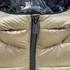 Moncler 盟可睐(蒙口)2026FW秋冬专柜最新款连帽针织拼接羽绒服 全套原版五金辅料,拉链、定制拉链头、袖臂刺绣 Moncler 盟可睐(蒙口)2026FW秋冬专柜最新款连帽针织拼接羽绒服 全套原版五金辅料,拉链、定制拉链头、袖臂刺绣