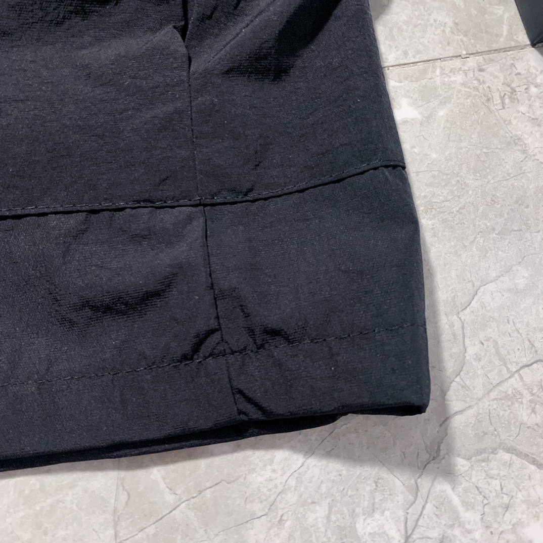 High-Quality Black Nylon Shorts in Various Sizes for Stoneman’s Islander Style - 图片 7