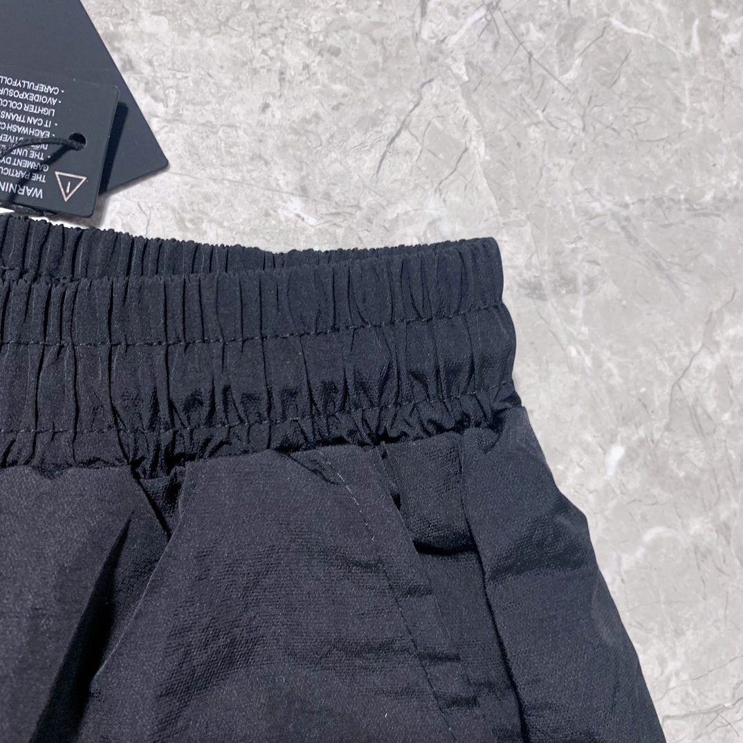 High-Quality Black Nylon Shorts in Various Sizes for Stoneman’s Islander Style - 图片 6