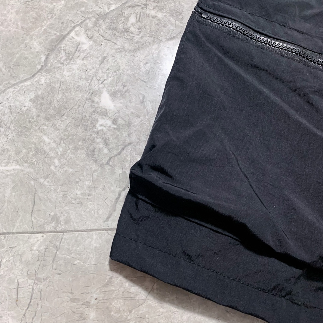 High-Quality Black Stone Island Classic Nylon Shorts in Various Sizes and Measurements - 图片 5