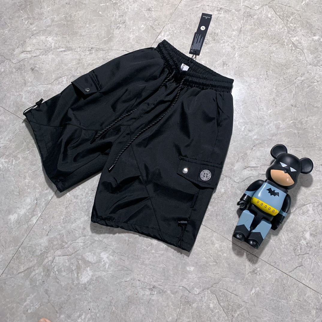 Stone Island 23FW Nylon Badge Shorts: Quality Tailoring, Customized Fit, Black Color.