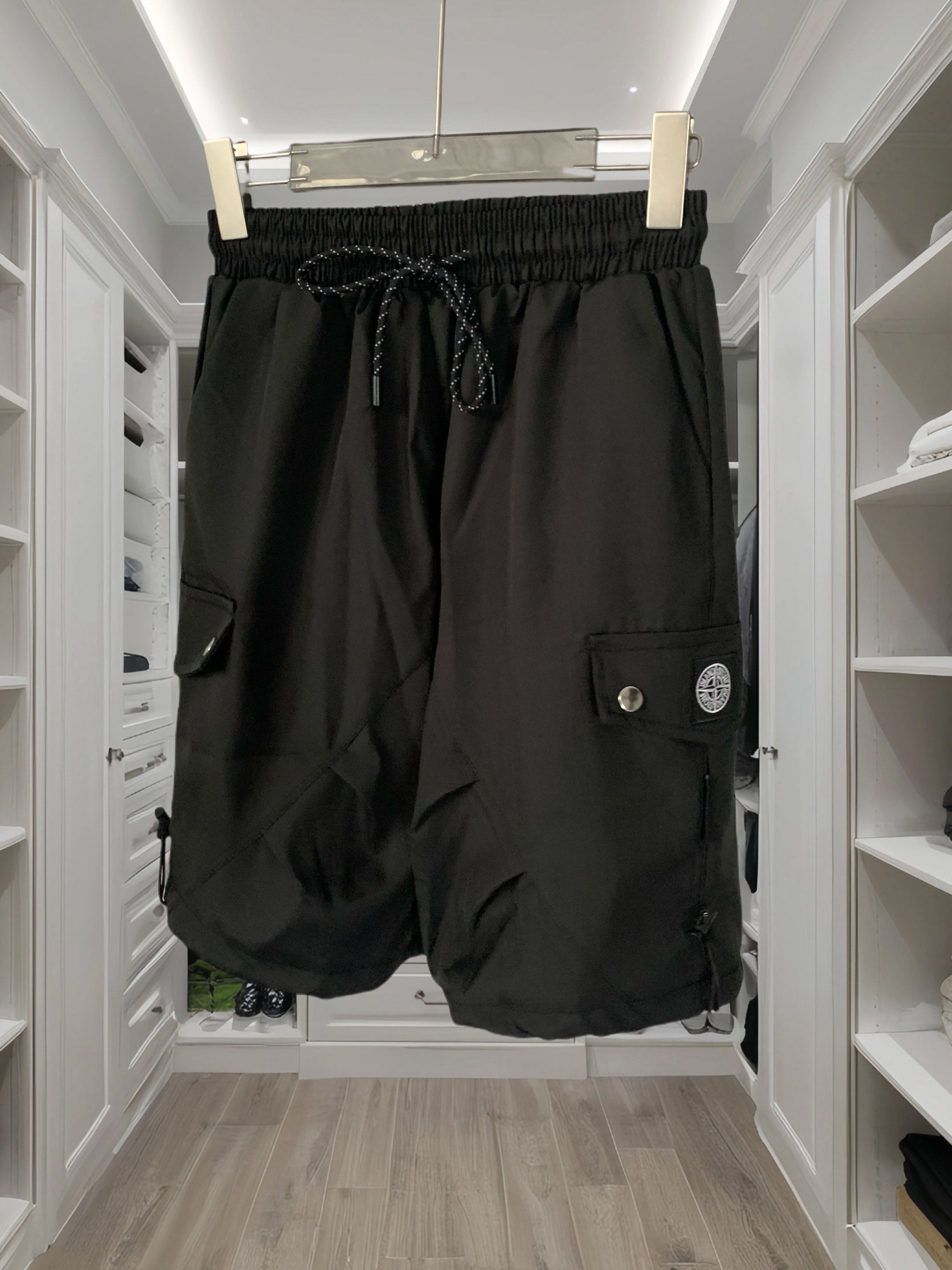 Stone Island 23FW Nylon Badge Shorts: Quality Tailoring, Customized Fit, Black Color. - 图片 9