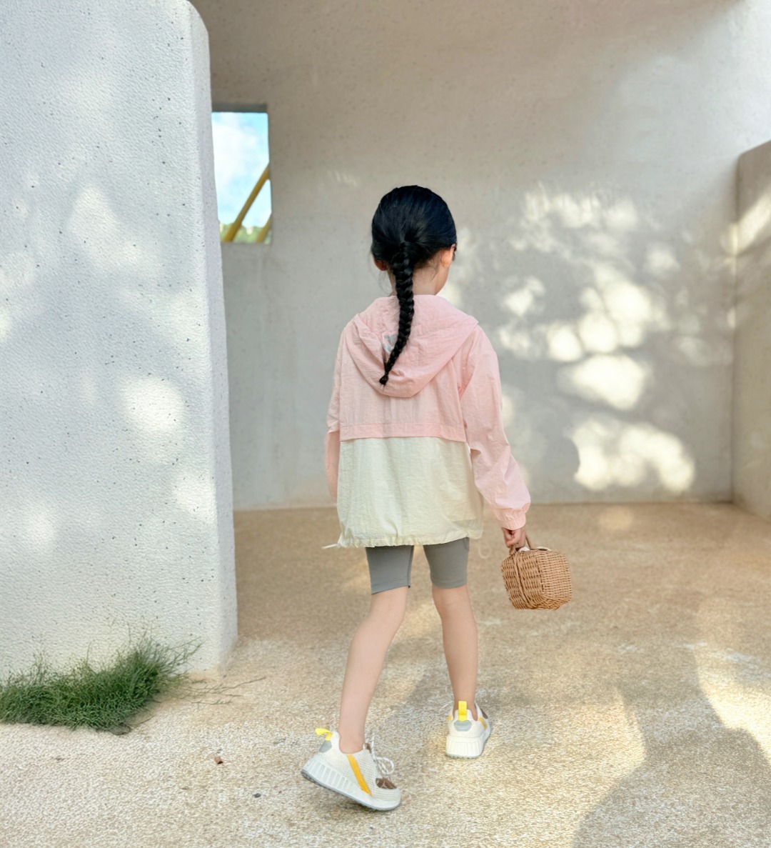 Chanel Colour Summer Light Sunscreen: Elegant, Functional, and Stylish Protection - 图片 2