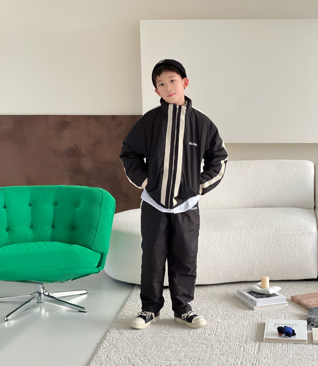 NO:578854,rada_ Ribbon color matching. Cotton suit. Printing technology on the front and back, with clear letter outline and high-end texture. Webbing imported from South Korea with contrasting colors. Original customer-supplied nylon nylon fabric, which has a delicate feel, windproof and water-repellent, and a crisp and stylish appearance. The jacket is filled with 1200g high-loft cotton, and the pants are filled with 800g warm cotton, which is light and does not press the body. Regular version  Suitable for both boys and girls, moderate silhouette, free movement, taking into account urban sense and practicality, clothes, prada, jackets & coats,19860909rada_织带拼色.棉服套装 前胸及后背印花工艺,字母廓形清晰,质感高级 韩国进口织带拼接撞色 原版客供尼龙锦纶面料,手感细腻、防风防泼水,外观挺括有型 外套内充1200g高蓬松棉,裤子填充800g保暖棉,轻盈不压身 常规版型 男女童通用,廓形适中,活动自如,兼顾都市感与实穿性,衣服,prada,jackets & coats,,Children's