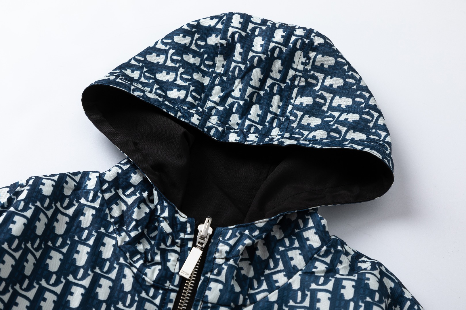 Dior reversible: imagen de detalle Chaqueta reversible Dior: 158￥ Tallas: 100-160