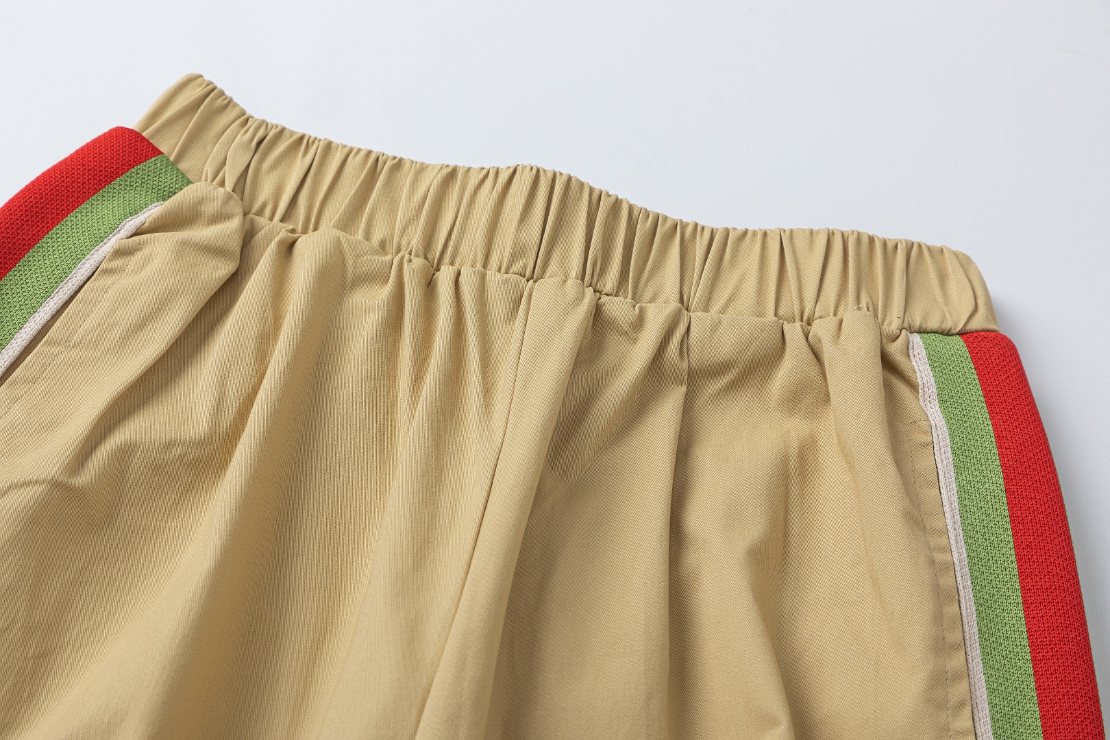 Pantalones caqui con cinta de tela: imagen de detalle Pantalones caqui con cinta de tela: 138￥ Tallas: 100-160