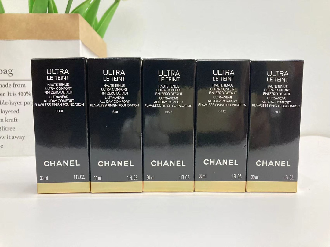 65. Base de maquillaje Chanel Lumière Velvet 30ml 🔜 Versión Mingtong. Alta calidad❗5⃣ colores: B021#, B10#, BD01#, BD1…