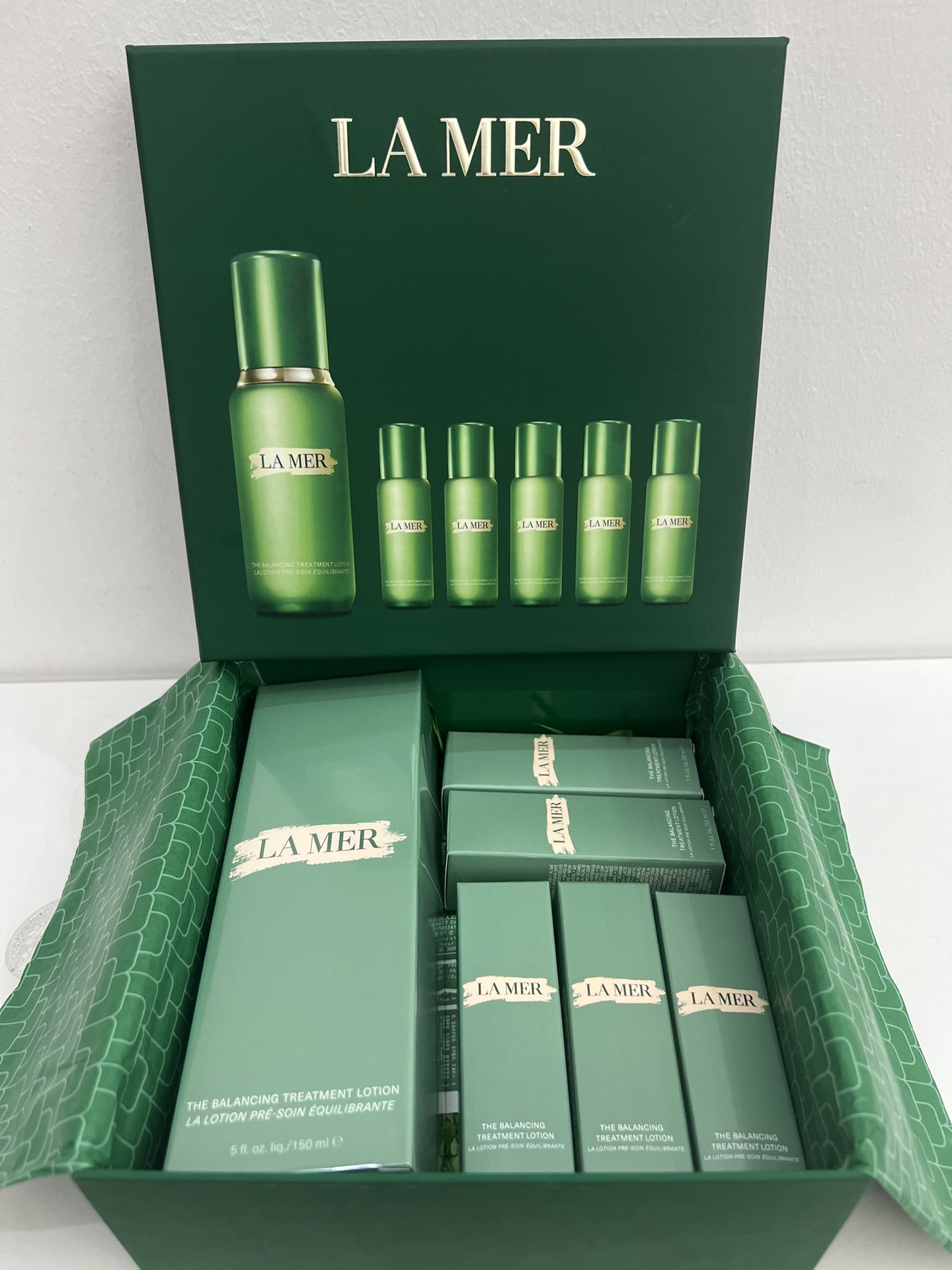 190. LA MER/海蓝之谜平衡焕透精粹水1+5礼盒 🔜 明通版.高质量❗🇺🇸LA MER/海蓝之谜平衡焕透精粹水油皮版150ml一拖五套盒 (内含: 150ml*1+30ml*5) 独家出货 明通版本 直播爆款‼️ 件16套 …