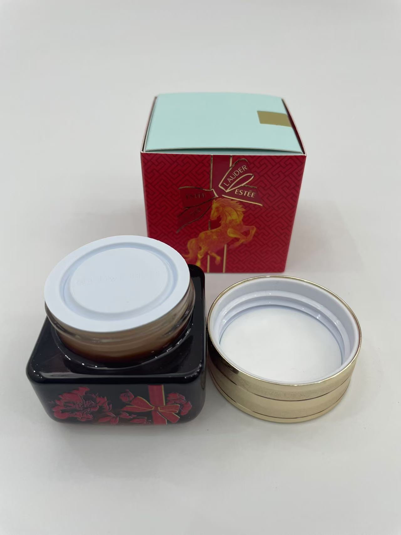 专/70💰抗蓝光眼霜
专/80💰小棕瓶特润精华
雅诗兰黛抗蓝光眼霜26马年限量版15ml
雅诗兰黛小棕瓶特润精华26马年限量版100ml