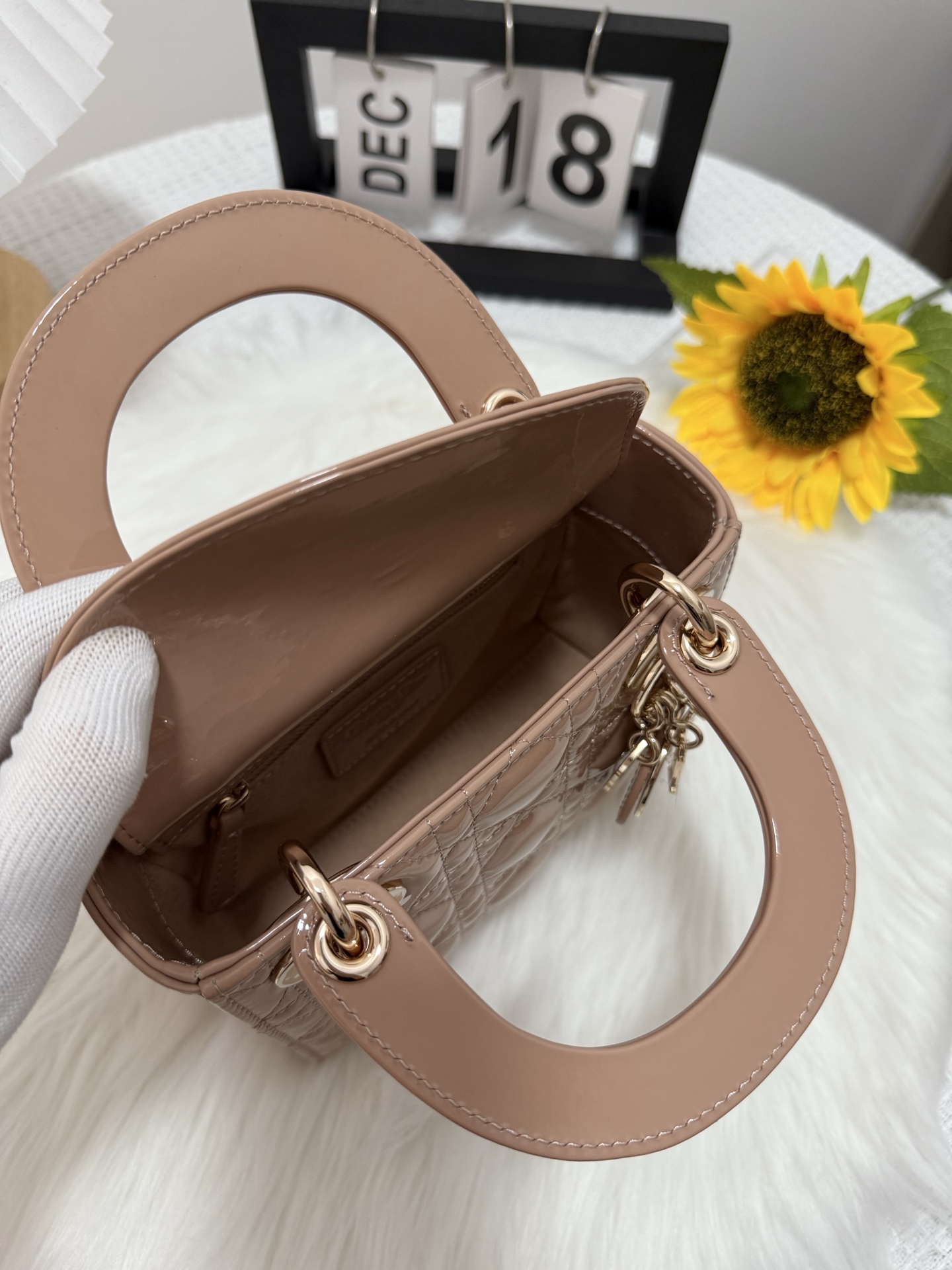 Dior Lady Dior Mini Bag Apricot Patent Leather with Chain Strap 7 i1747582506647 2001 0 5