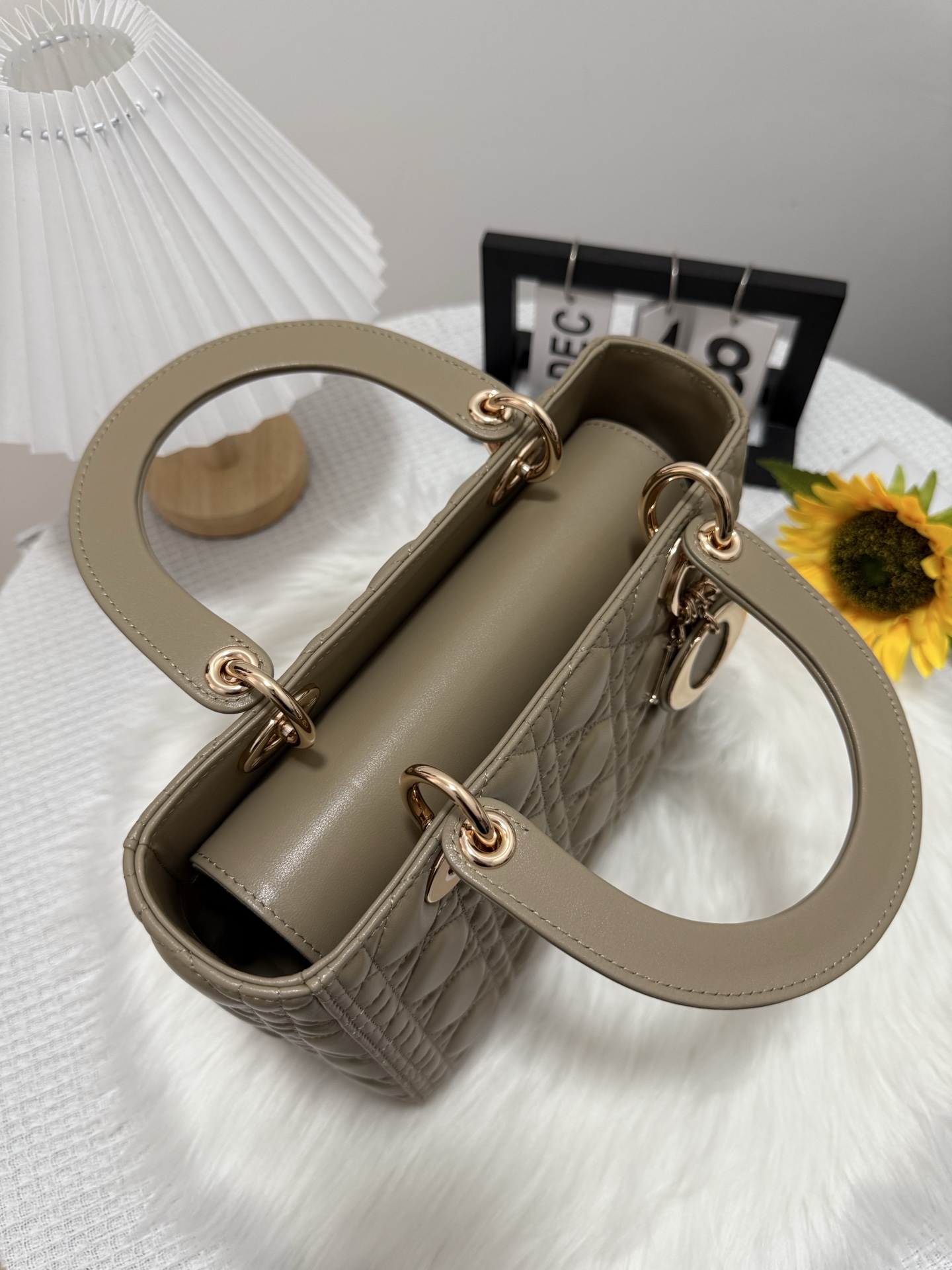 Dior Lady Bag, Five Grid Design, Flap Closure, Milk Tea Color, 24cm 5 i1747585911406 6710 0 4