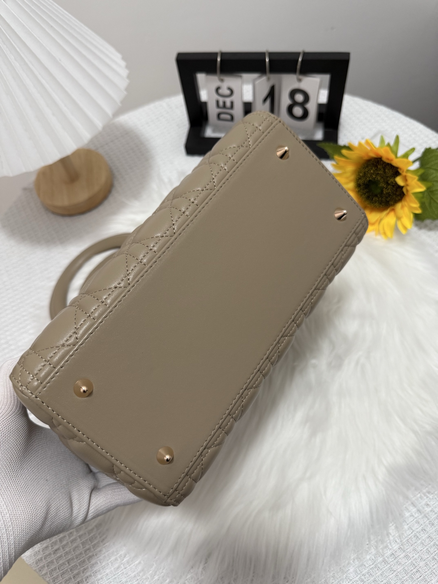 Dior Lady Bag, Five Grid Design, Flap Closure, Milk Tea Color, 24cm 4 i1747585911443 6644 0 3