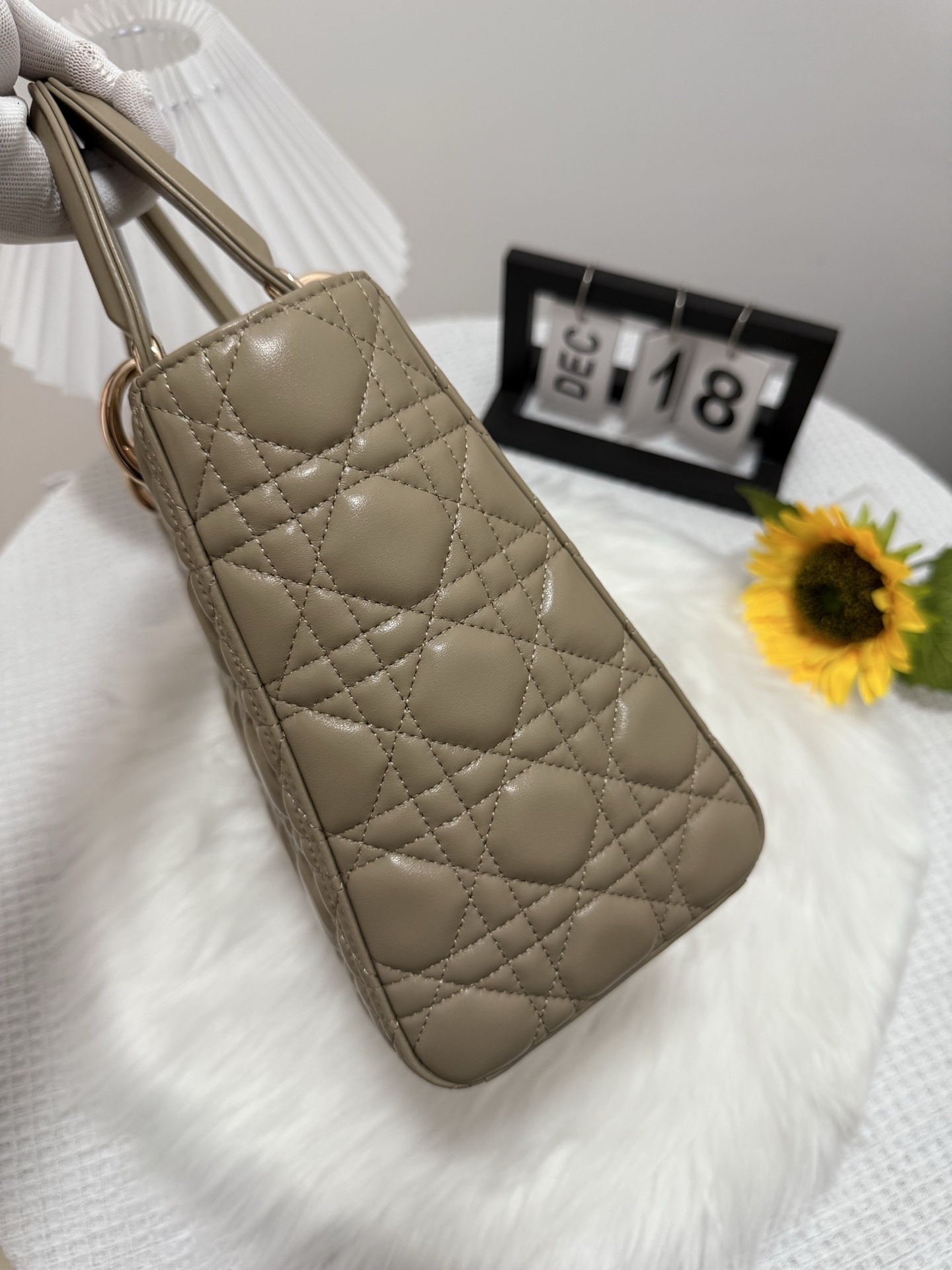 Dior Lady Bag, Five Grid Design, Flap Closure, Milk Tea Color, 24cm 2 i1747585911457 4257 0 1