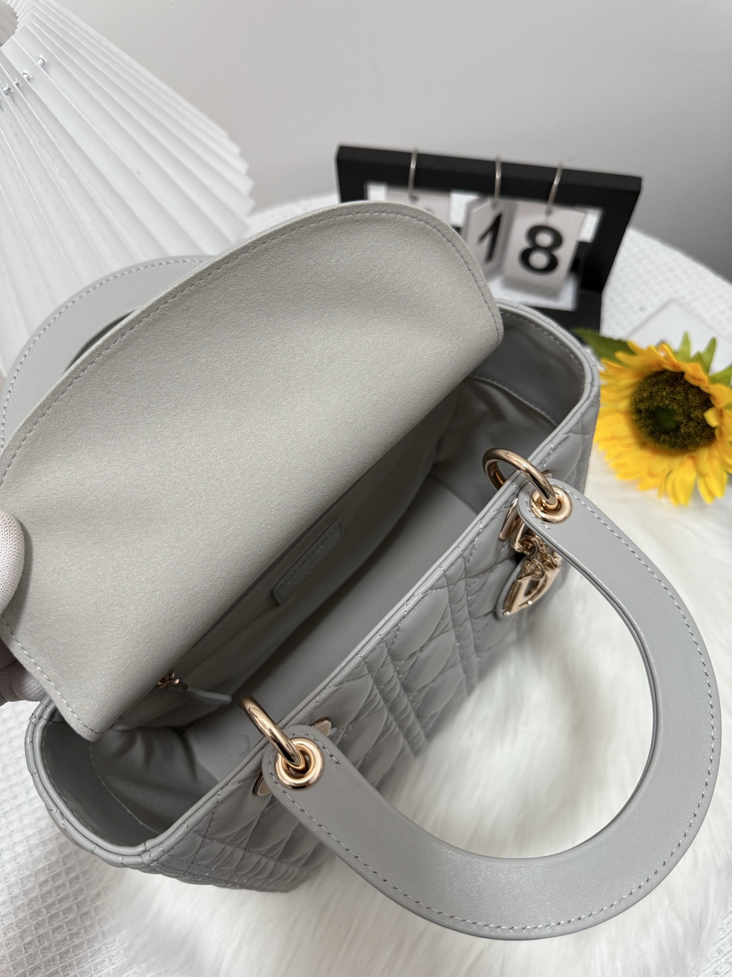 Lady Five-Grid Flap Bag - Cloud Grey, Classic Quilted Design, 24cm 6 i1747585931858 2565 0 5
