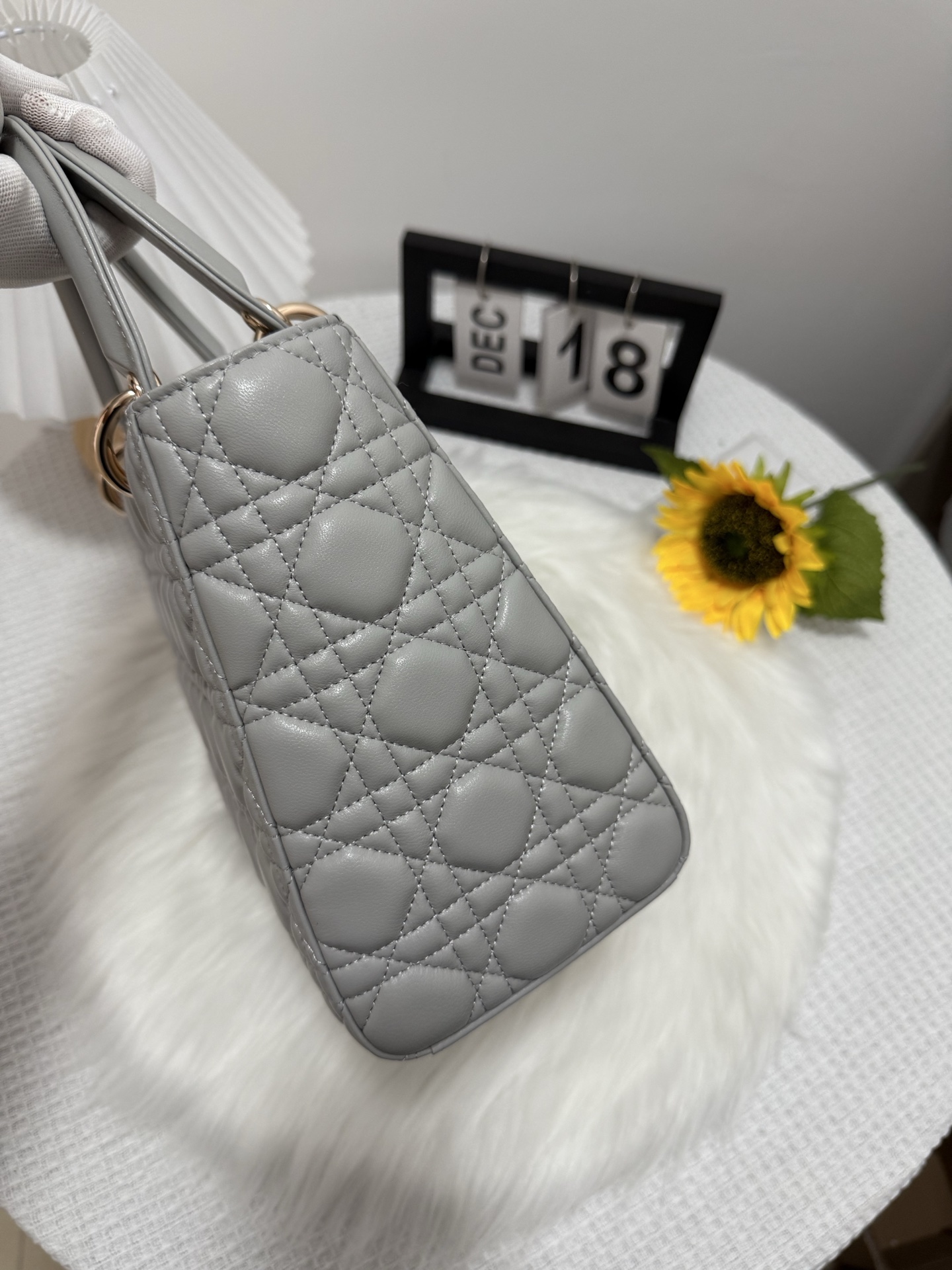 Lady Five-Grid Flap Bag - Cloud Grey, Classic Quilted Design, 24cm 2 i1747585932634 9998 0 1