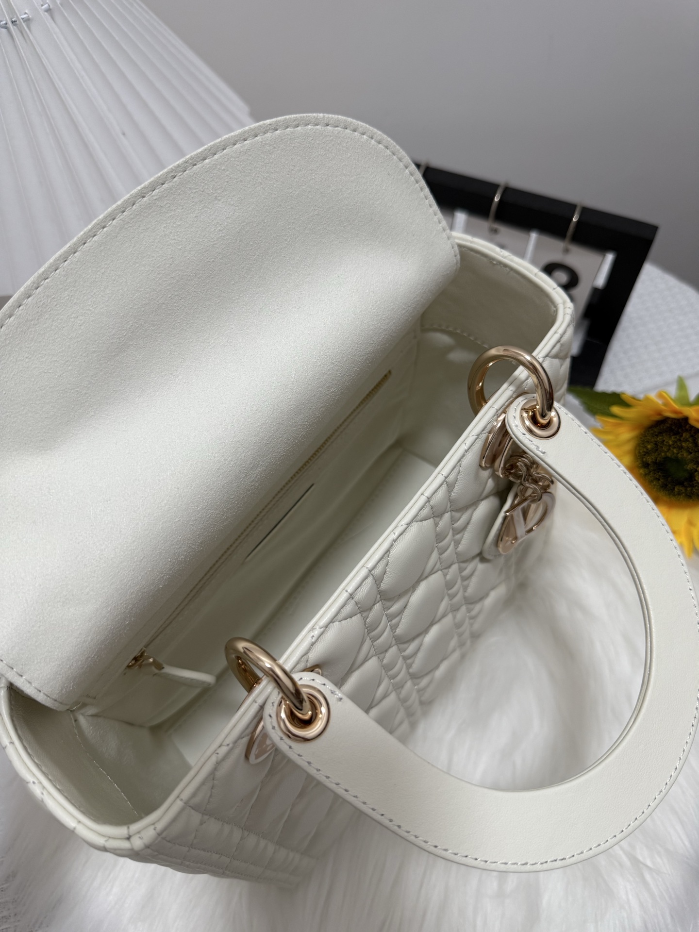 Lady White Quilted Flap Bag, Shoulder Bag, Luxury Classic Handbag, 24cm 7 i1747586021242 590 0 5