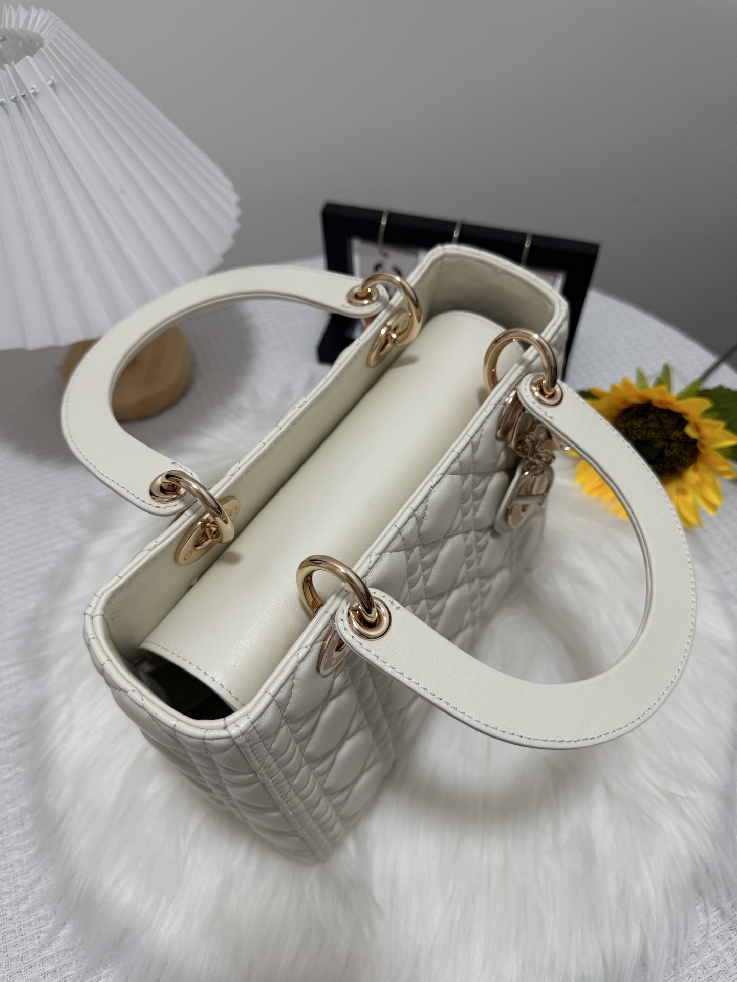 Lady White Quilted Flap Bag, Shoulder Bag, Luxury Classic Handbag, 24cm 6 i1747586021313 6901 0 4