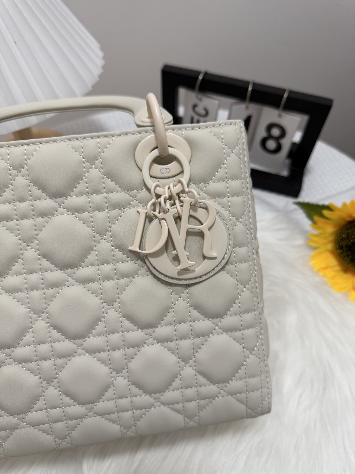 Elegant White Lady Bag with Flap Closure & Quilted Design, 24cm 7 i1747586316835 1323 0 6
