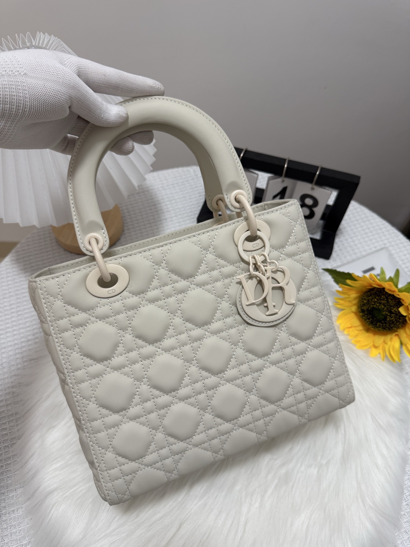 Elegant White Lady Bag with Flap Closure & Quilted Design, 24cm 1 i1747586316946 8035 0 0
