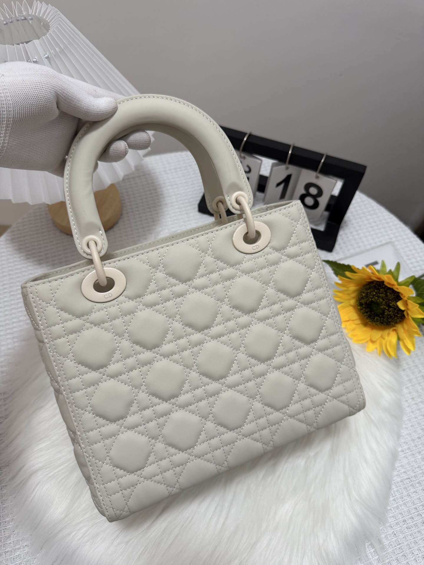 Elegant White Lady Bag with Flap Closure & Quilted Design, 24cm 3 i1747586316953 7264 0 2