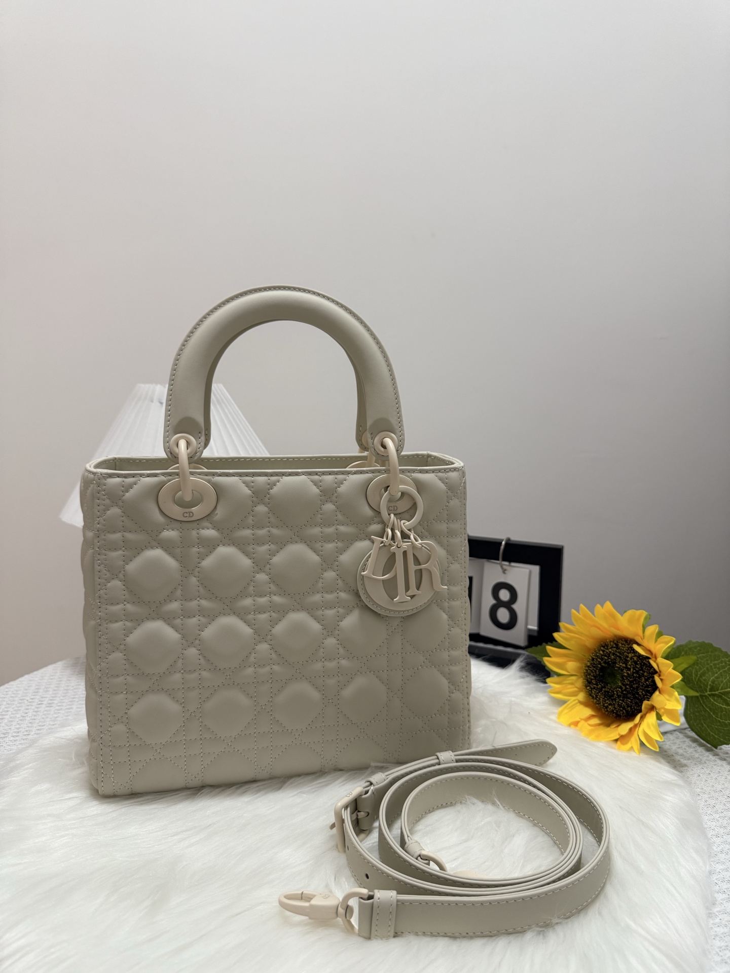 Elegant White Lady Bag with Flap Closure & Quilted Design, 24cm 9 i1747586318046 841 0 8