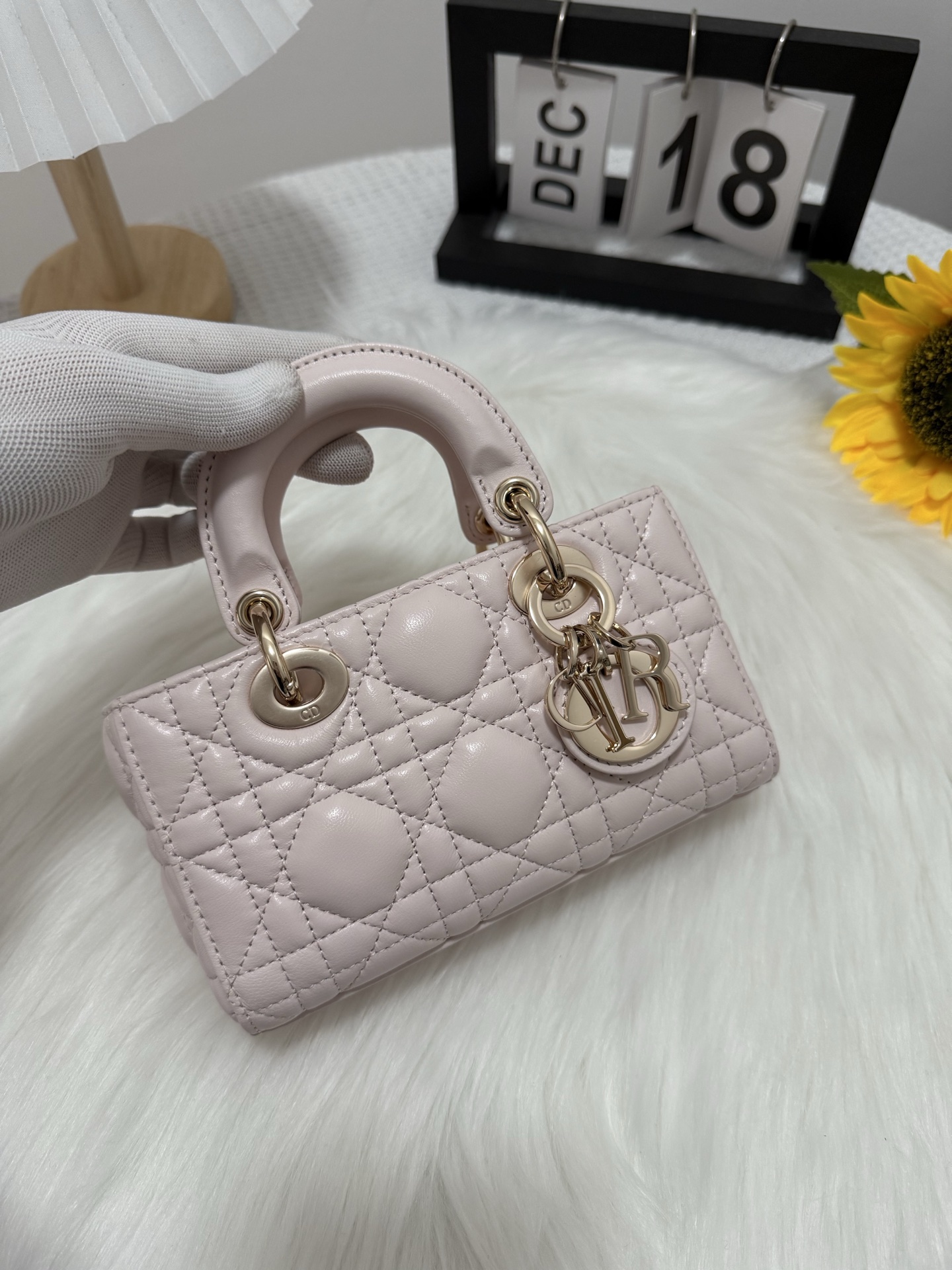 D-Joy Lady Bag, Lambskin, Sakura Pink, 16cm - Chic & Timeless Design 2 i1747587017061 7241 0 0