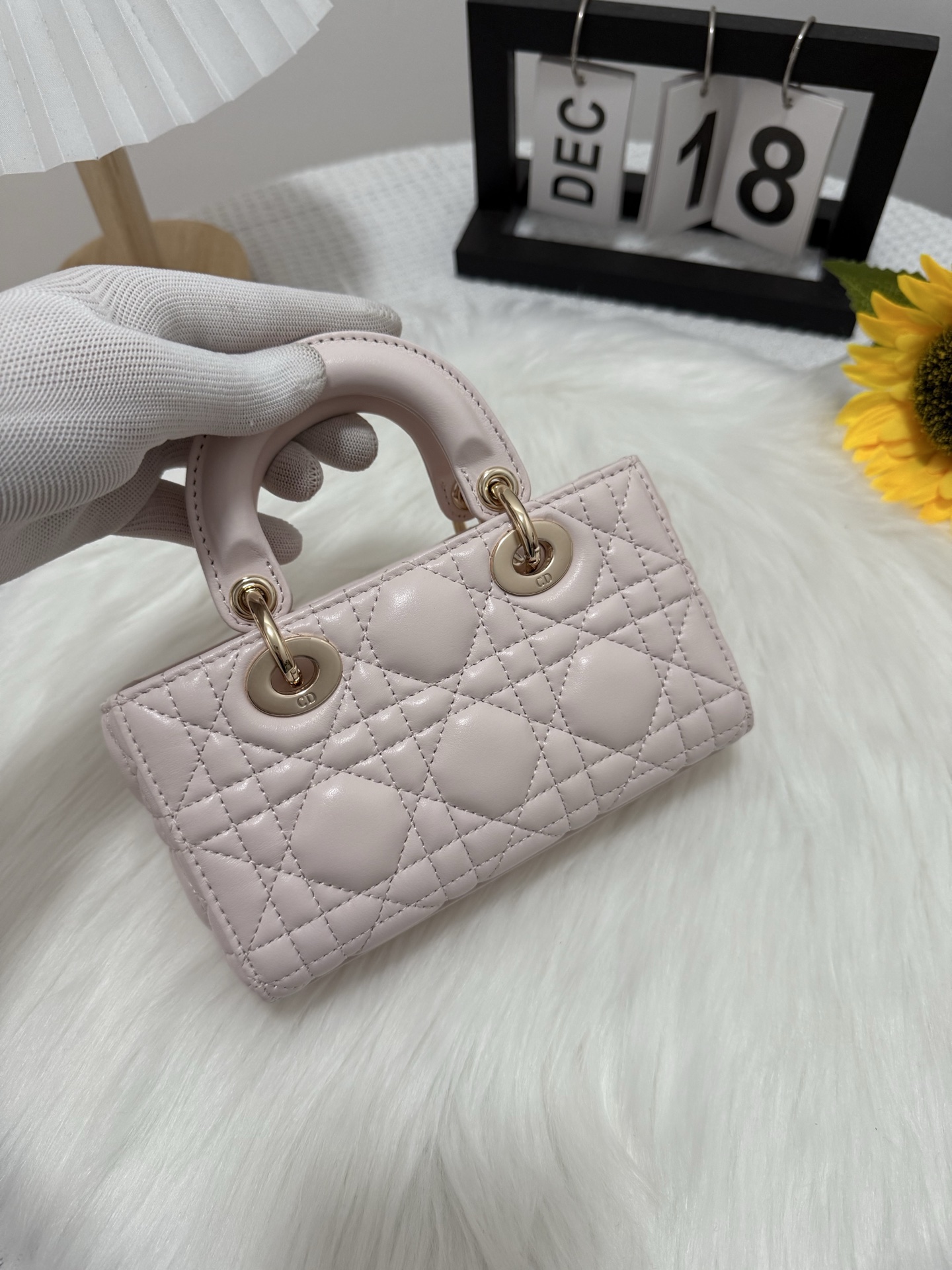 D-Joy Lady Bag, Lambskin, Sakura Pink, 16cm - Chic & Timeless Design 4 i1747587017070 3168 0 2