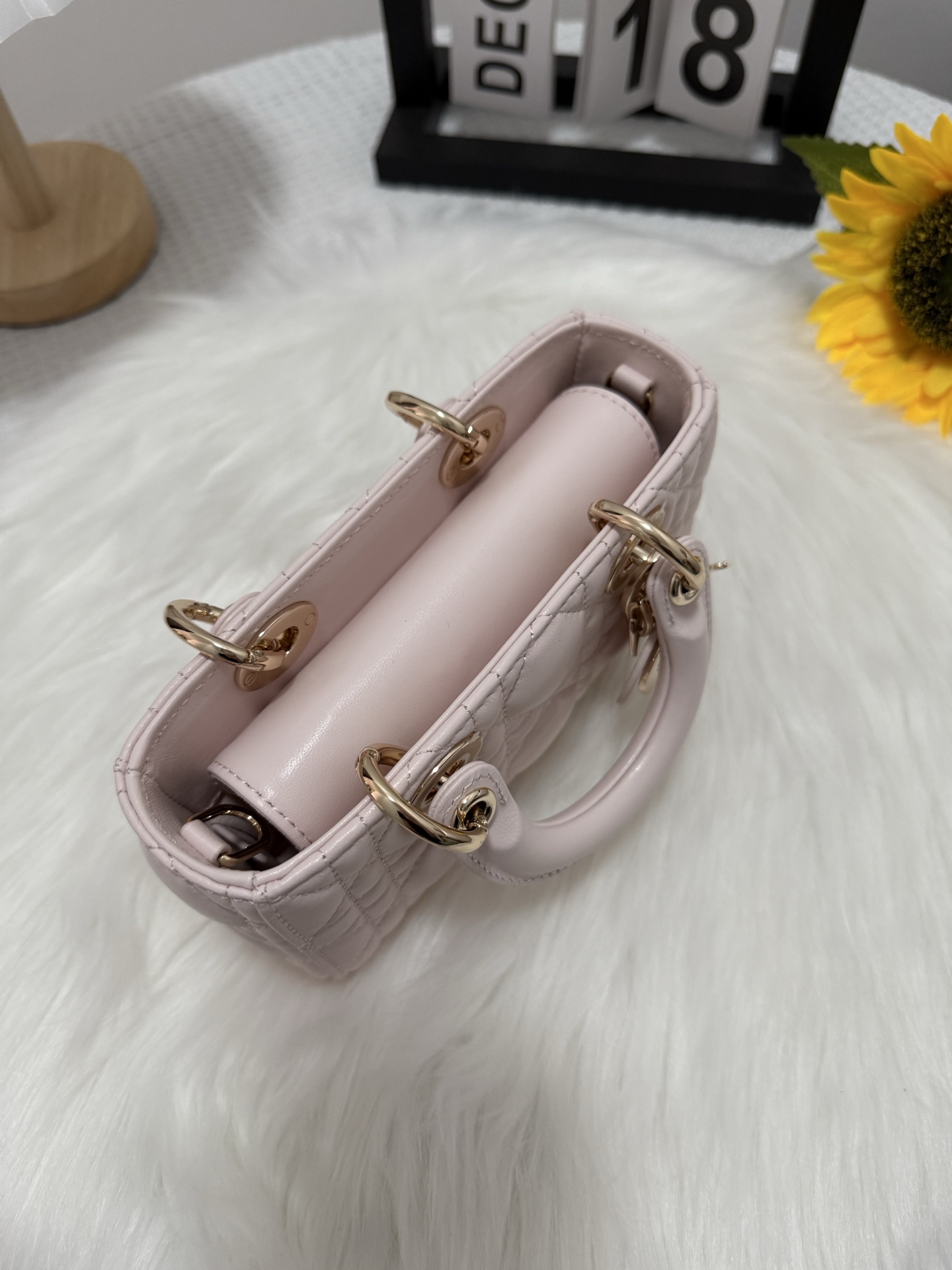 D-Joy Lady Bag, Lambskin, Sakura Pink, 16cm - Chic & Timeless Design 6 i1747587017113 2929 0 4
