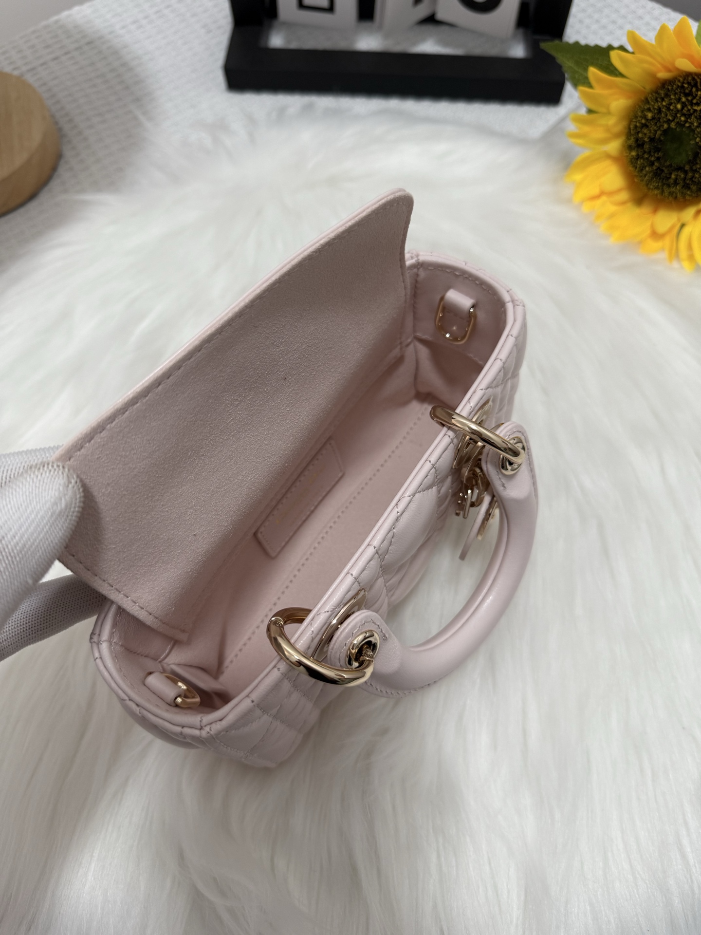 D-Joy Lady Bag, Lambskin, Sakura Pink, 16cm - Chic & Timeless Design 7 i1747587017920 7445 0 5