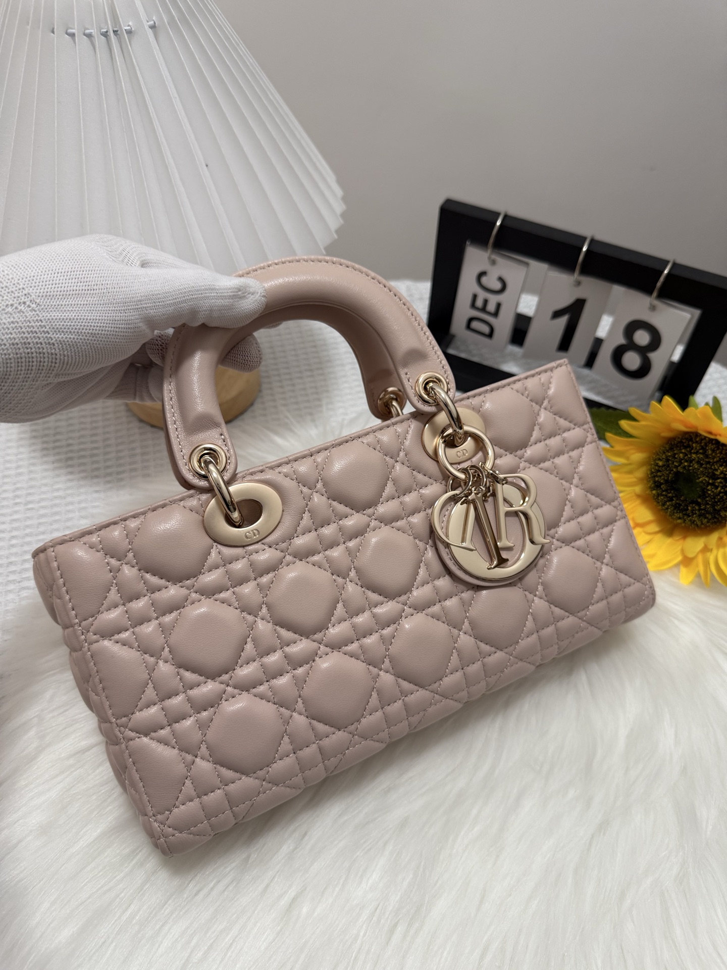 D-Joy Lambskin Bag, Large Size, Blossom Pink, Classic Cannage Stitching 2 i1747588759832 7752 0 0