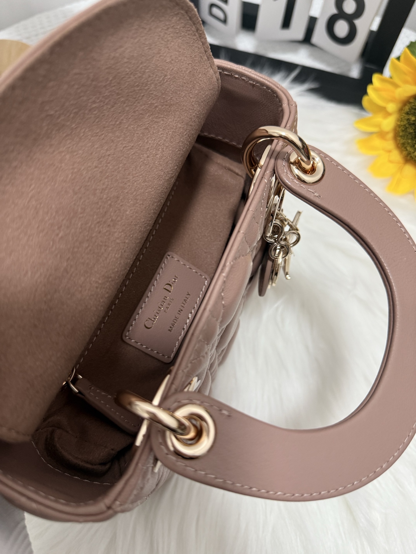 Elegant Lady Dior Bag: Iconic Design, Compact Size, and Versatile Style 6 i1747589278406 576 0 5