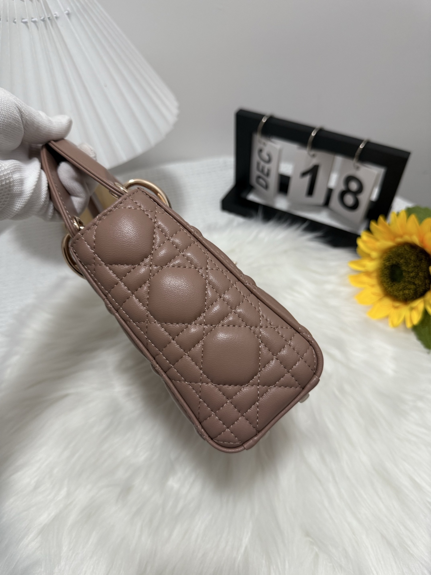 Elegant Lady Dior Bag: Iconic Design, Compact Size, and Versatile Style 2 i1747589279698 3173 0 1