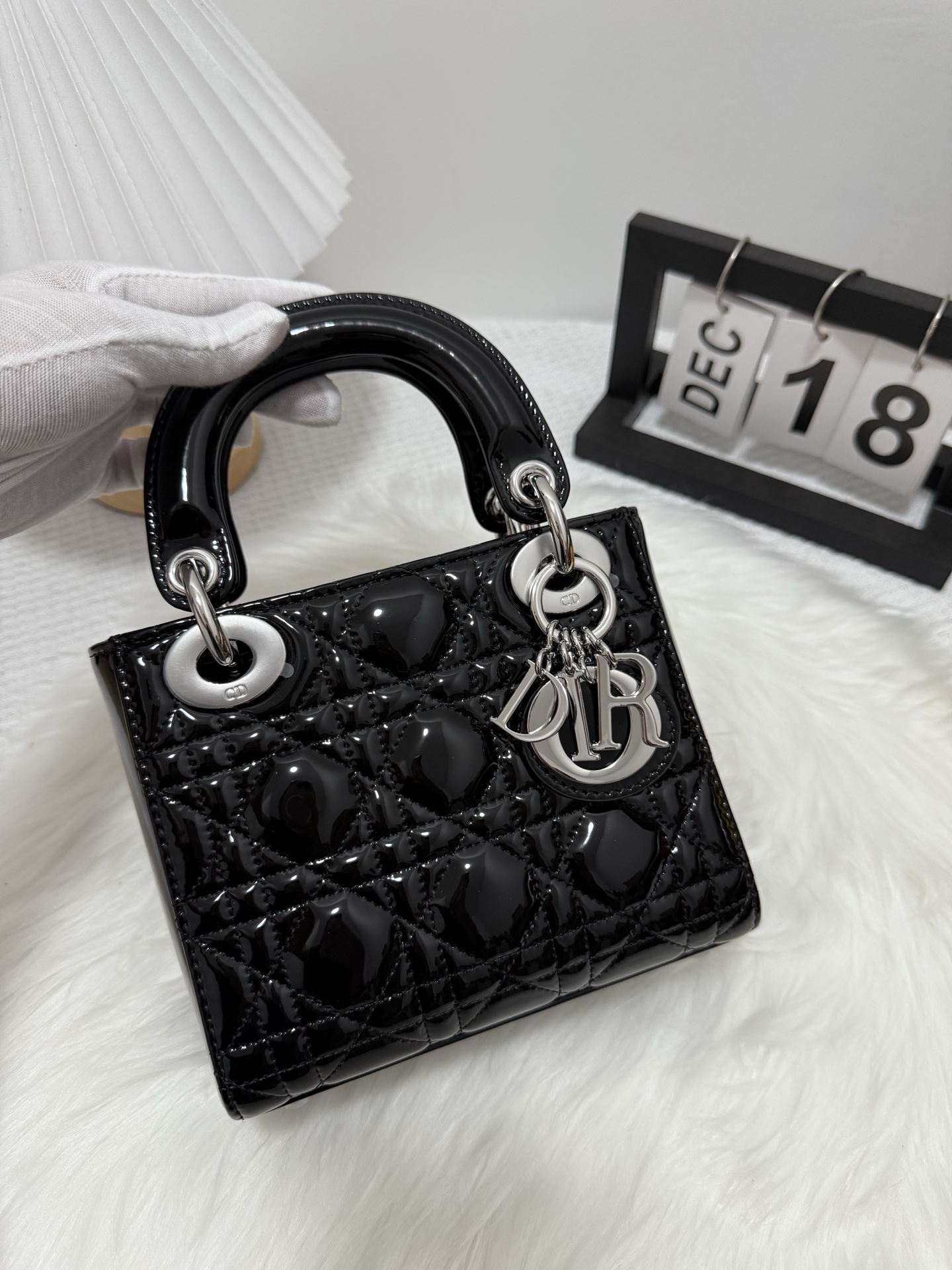 Dior Lady Dior Mini Bag Black Patent Leather with Silver Hardware 1 i1748162063405 2971 0 0
