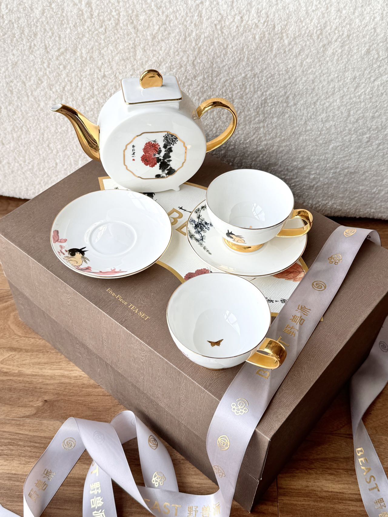 Featuring motifs inspired by the classical Chinese paintings of master a - Comprehensive 4