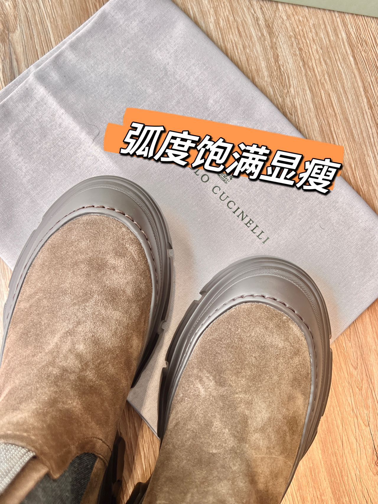 他们家标志性Monili 链饰细节、踝部袜式设计、logo皮质鞋垫、橡胶抓地鞋底细节都有 4