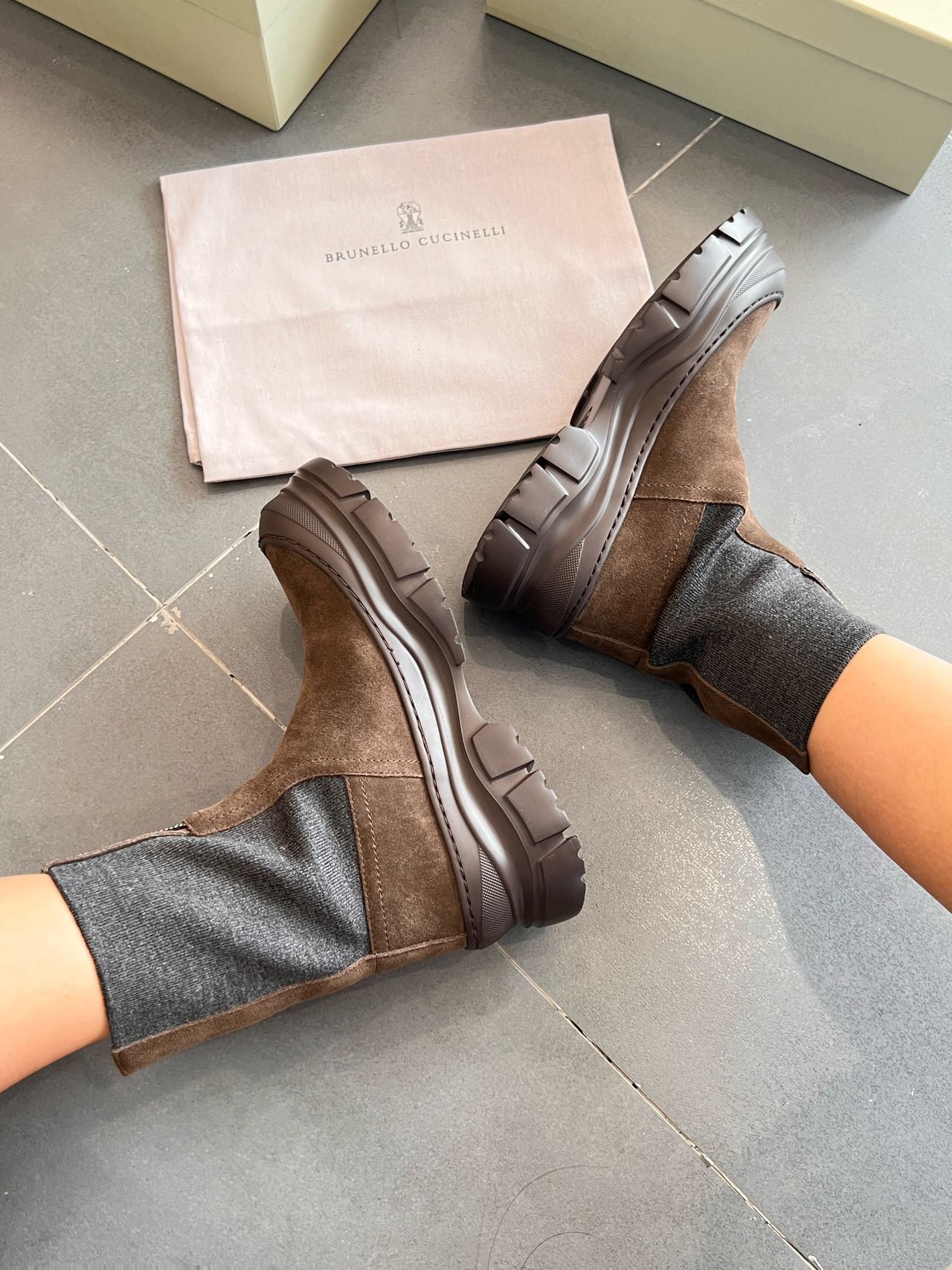 Crafted with a leather shaft paneled in a blended wool textile, this des - Comprehensive 5