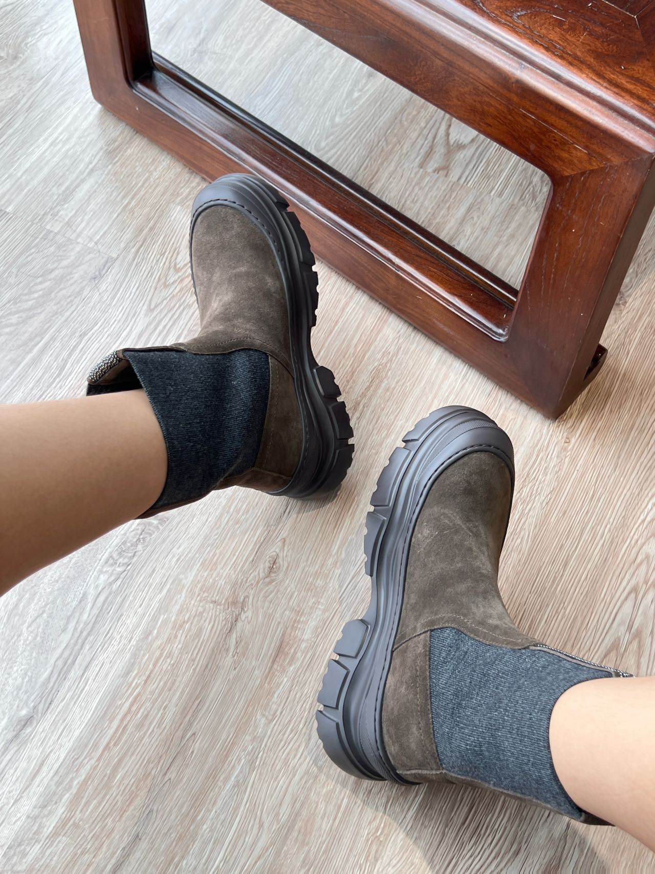 Crafted with a leather shaft paneled in a blended wool textile, this des - Comprehensive 4
