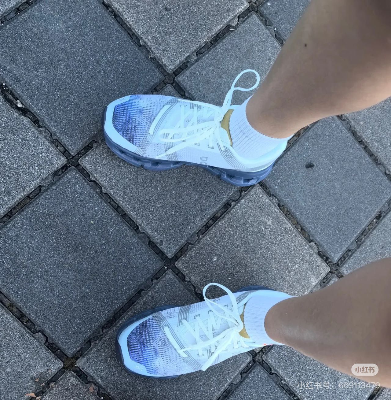 The Cloudgo running shoe features a forefoot rocker profile engineered - Comprehensive 4