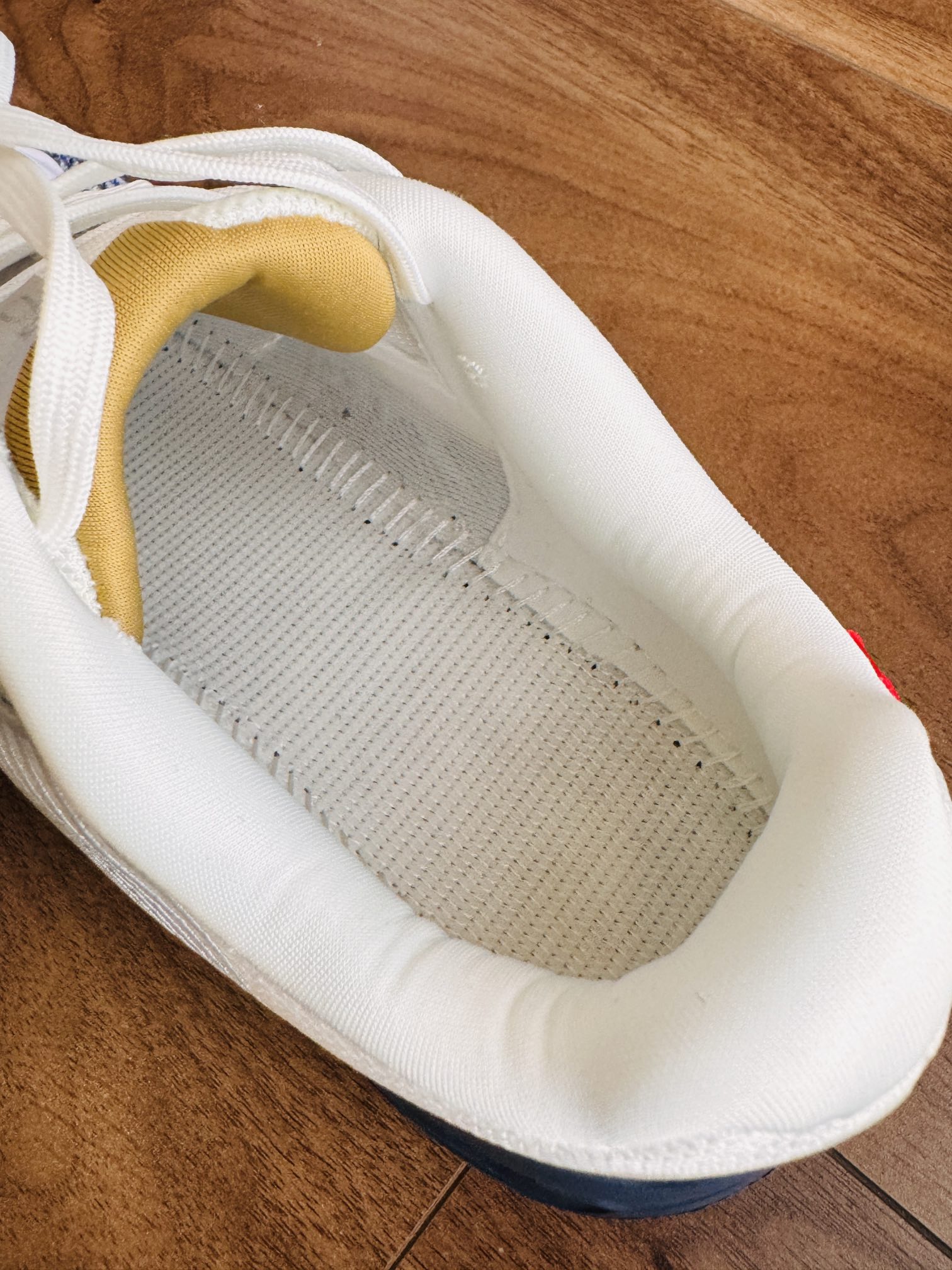 The padded heel and internal bootie construction provide cushioned - Comprehensive 3