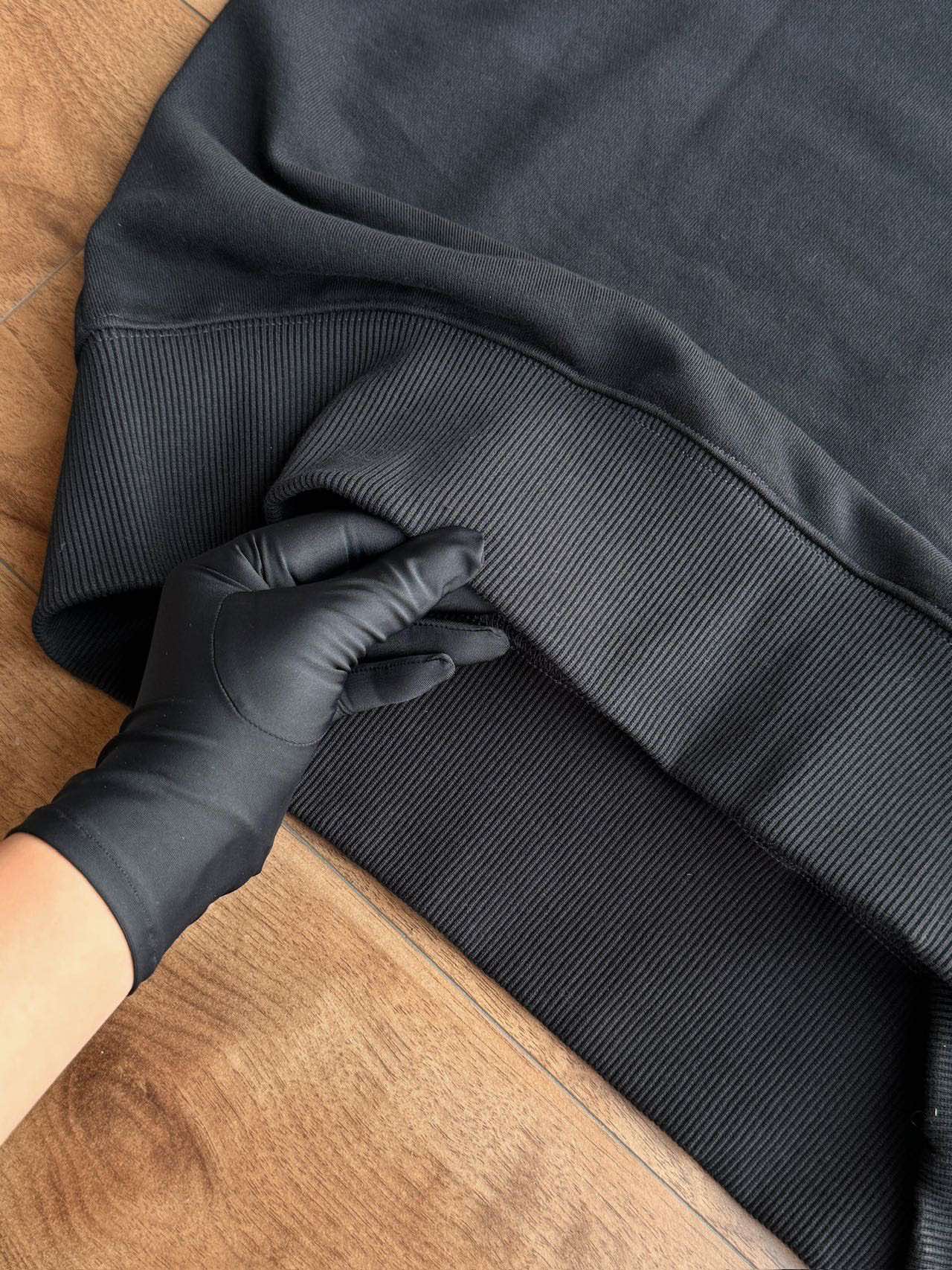 Featuring an extended ribbed hem, this essential hooded sweatshirt is de - Comprehensive 6