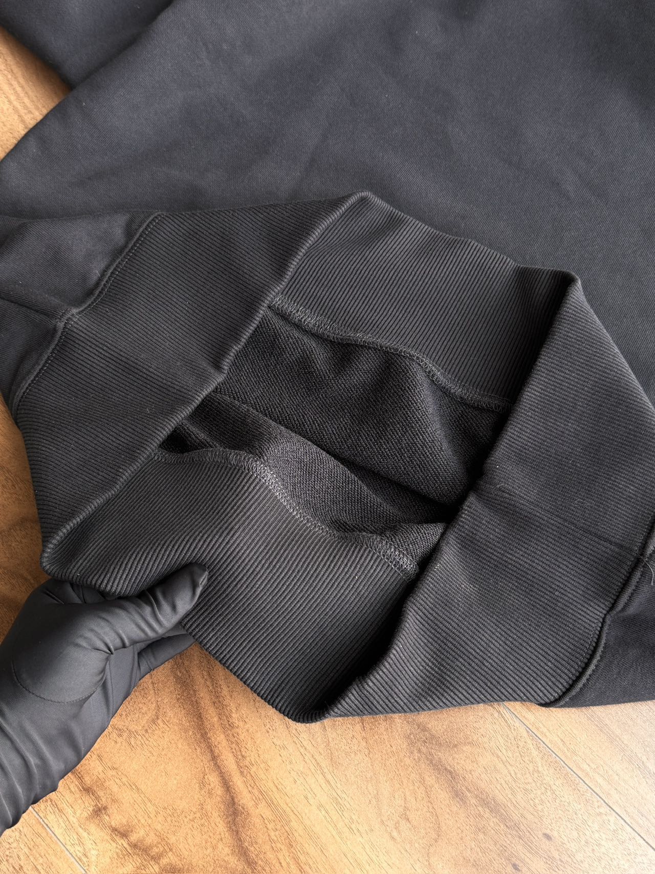 Featuring an extended ribbed hem, this essential hooded sweatshirt is de - Comprehensive 4