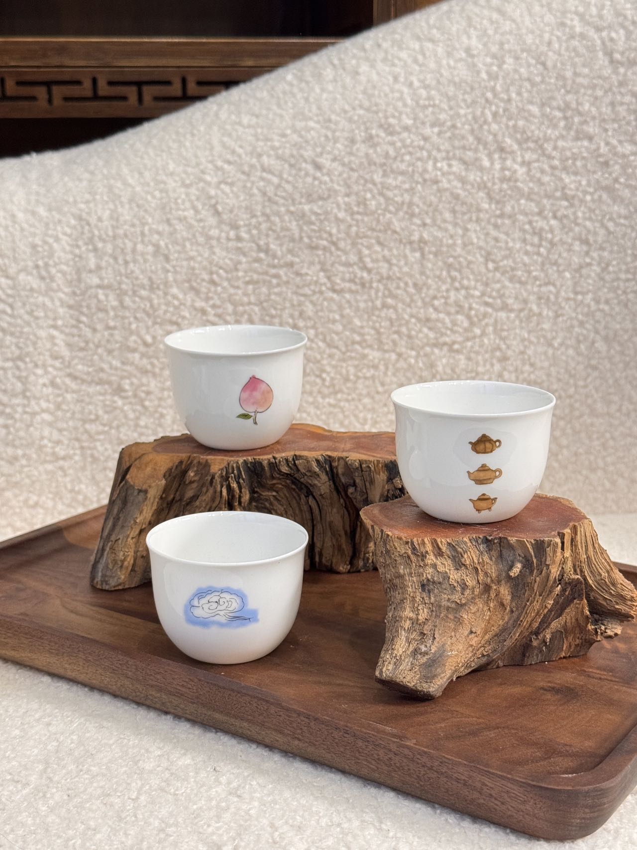 Crafted from fine white porcelain, this tableware set features - Comprehensive 2
