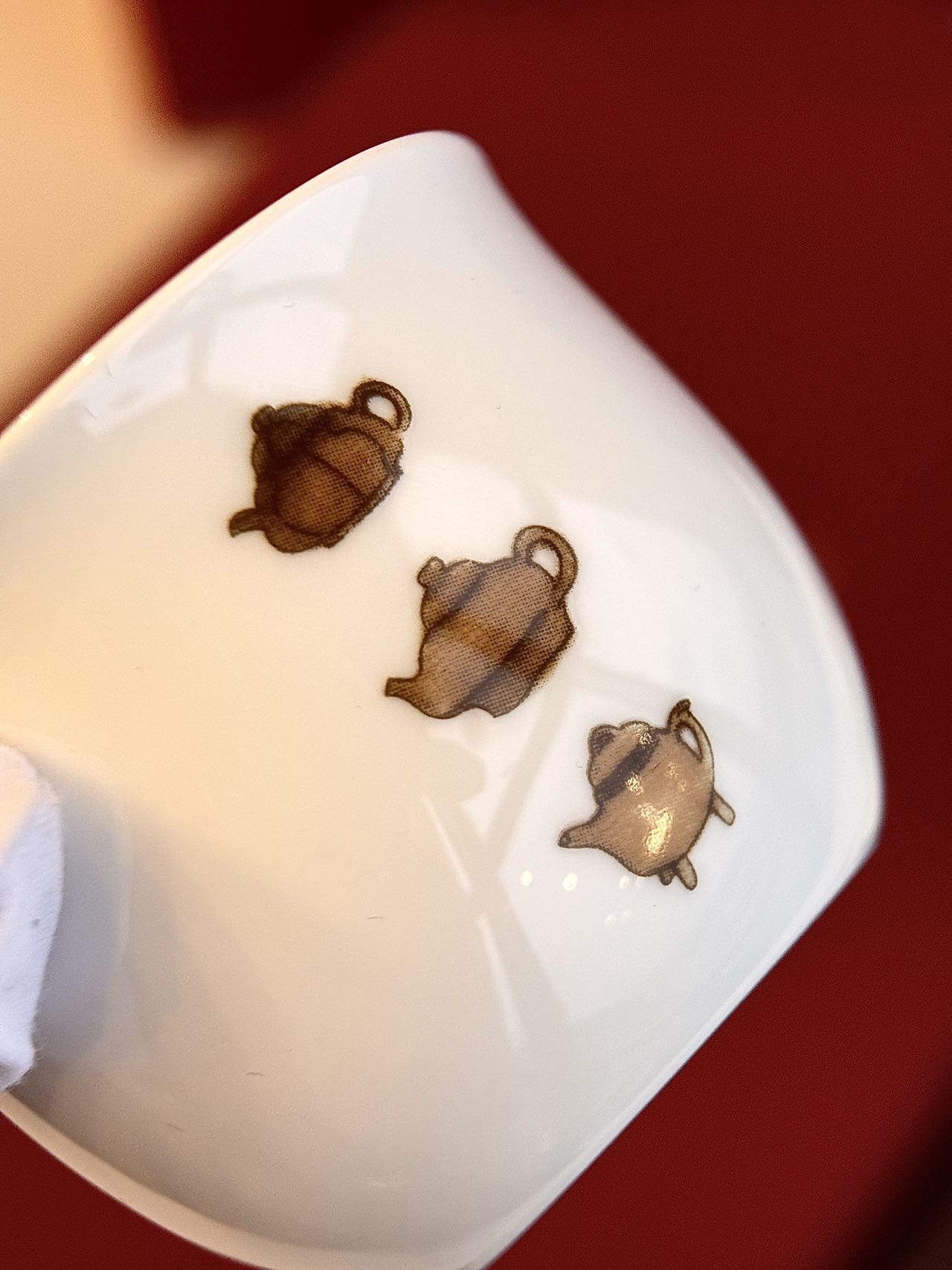 莹润白瓷釉上彩,邂逅贴花工艺为茶具注入现代表达,灵动演绎东方浪 4
