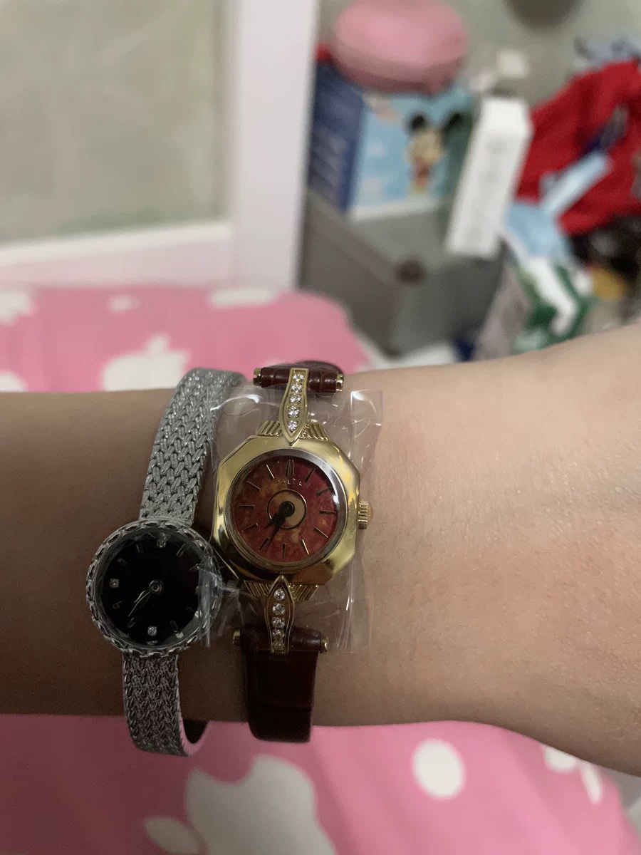 都是一个真实的客人评价图可以看到不挑光线不摆拍的情况下,仍然能看到这个手表的绝美之处 2