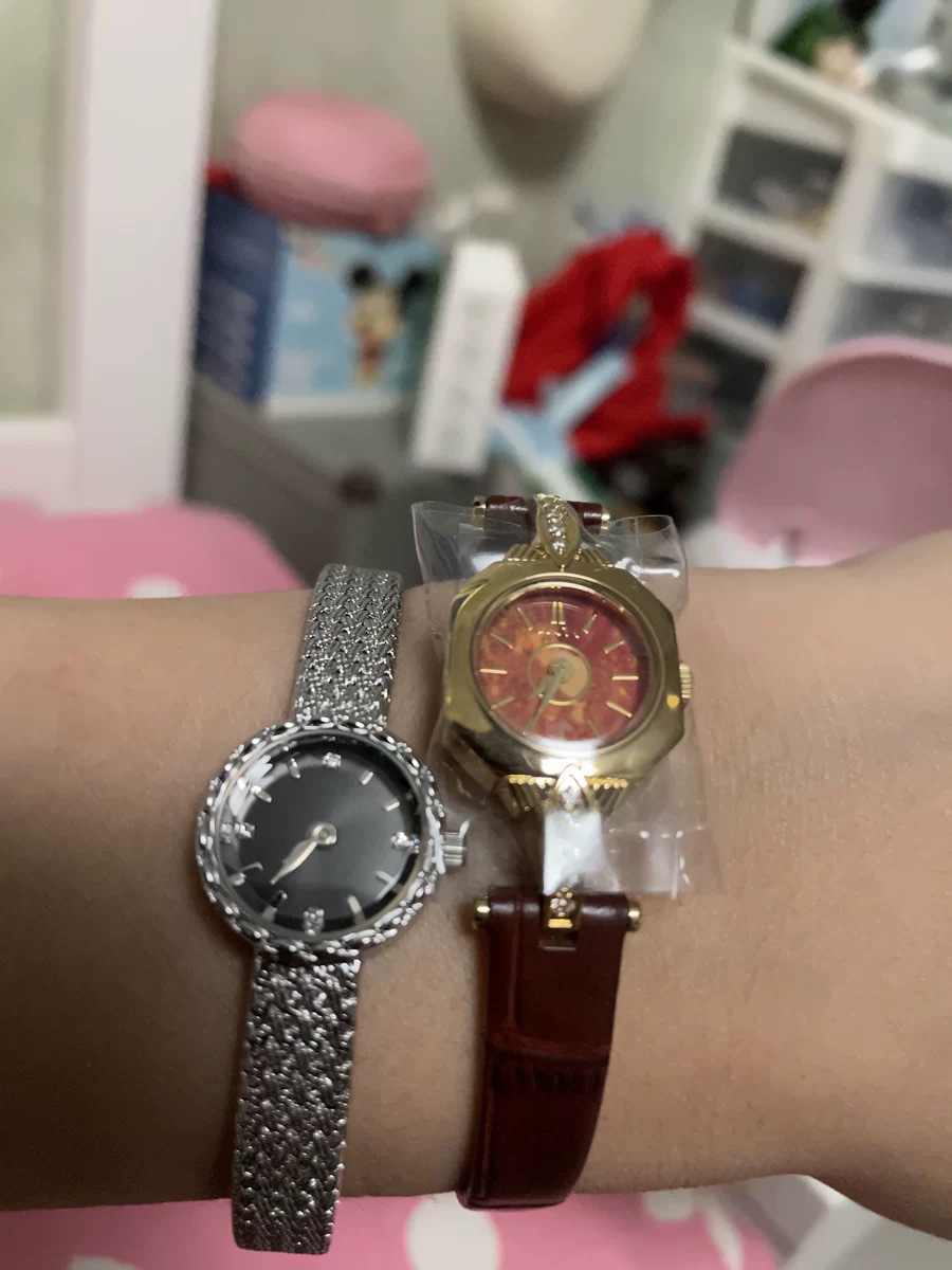 都是一个真实的客人评价图可以看到不挑光线不摆拍的情况下,仍然能看到这个手表的绝美之处 9