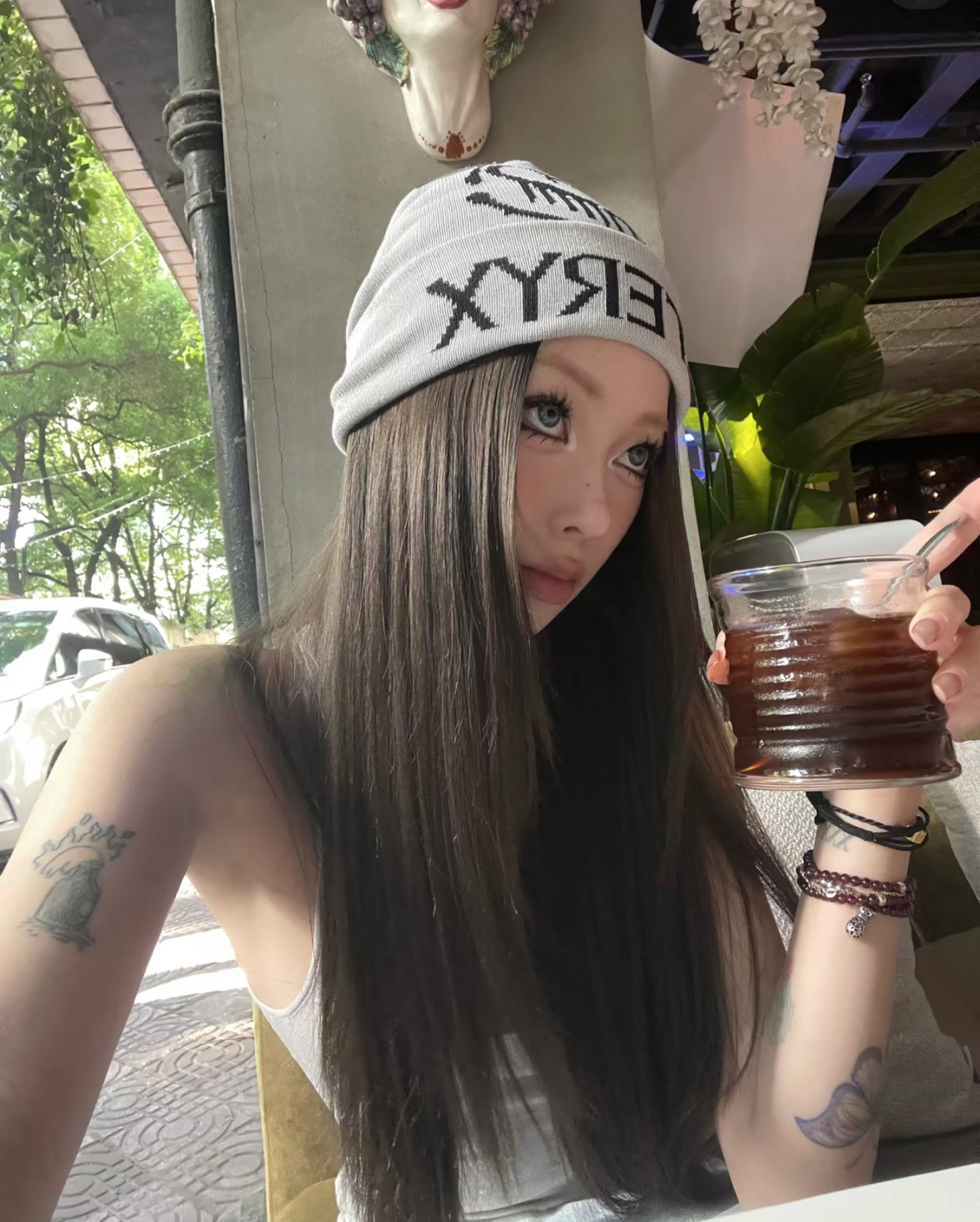 这类毛线帽做阔边设计戴上后可以覆盖头部及耳朵 3