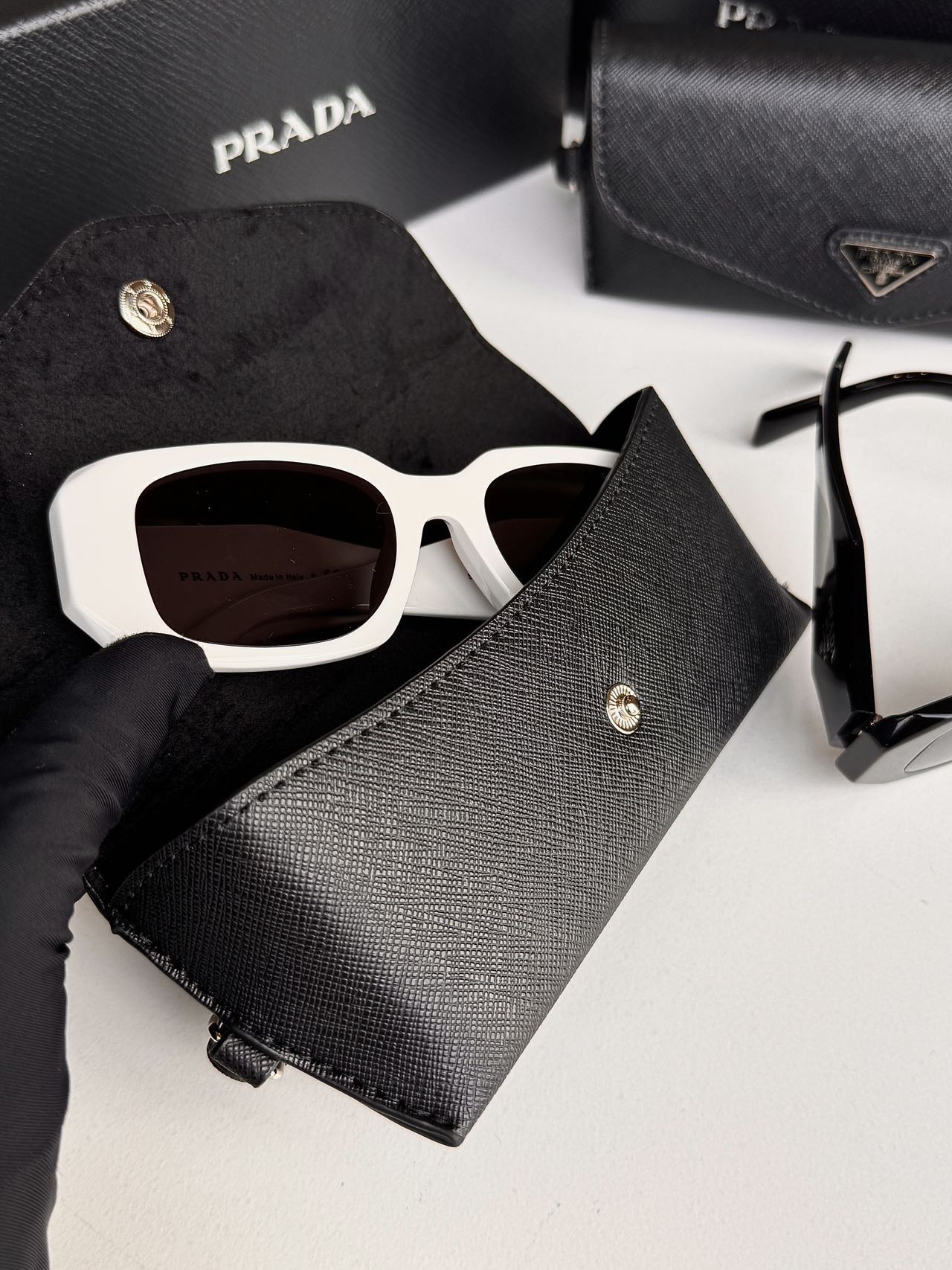 Included Accessories: - Comprehensive 5