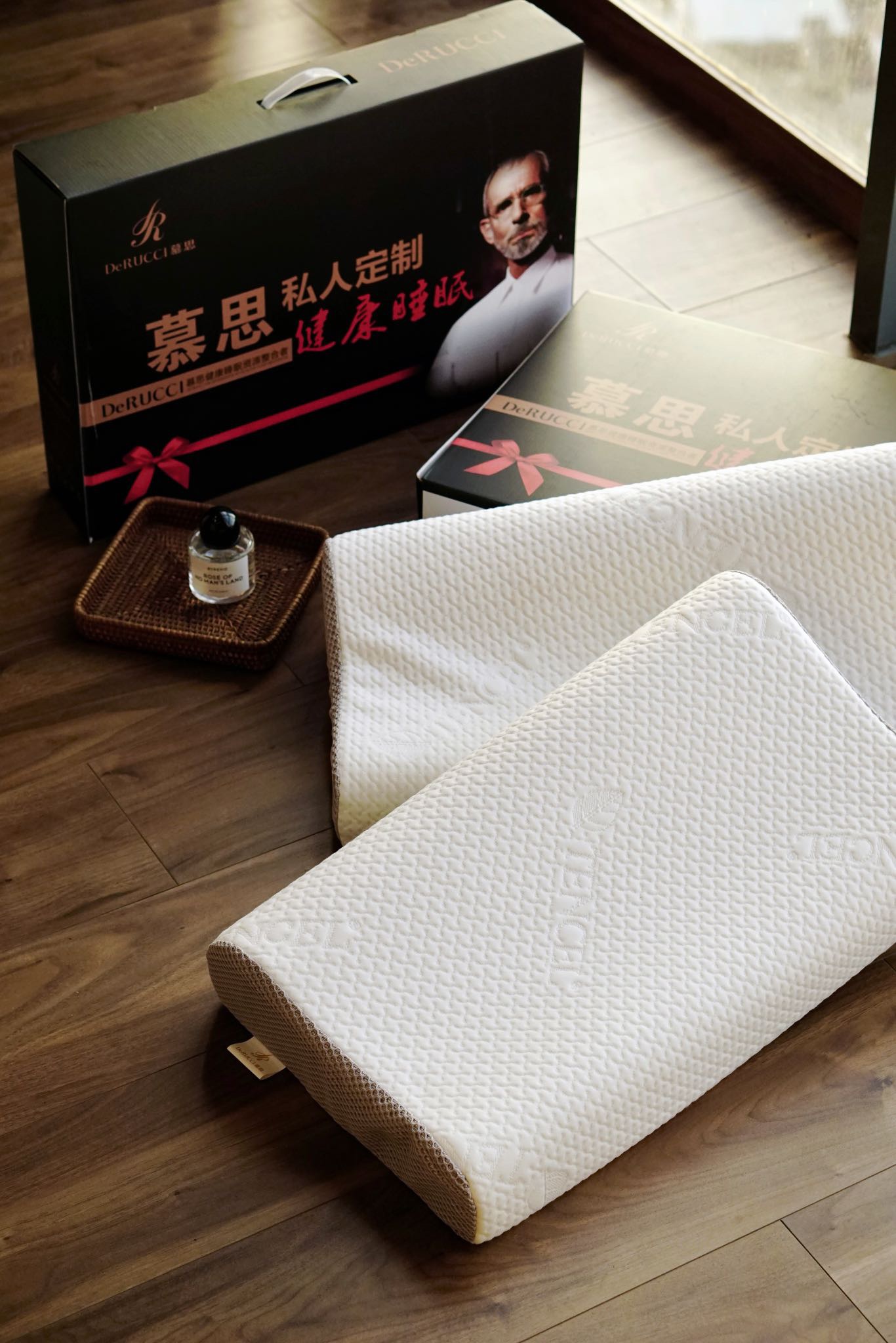 新型记忆棉它属于慢回弹,睡眠时对脖颈的支撑性比乳胶枕更好 2
