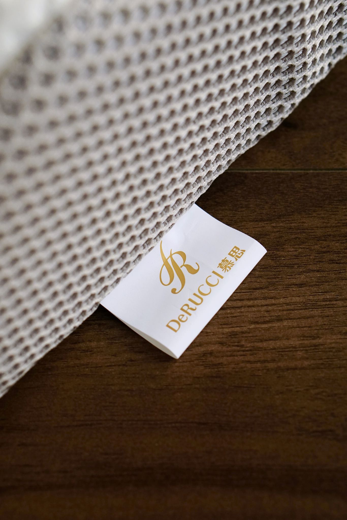 Engineered to replace traditional, unyielding cotton pillows that lack r - Comprehensive 3