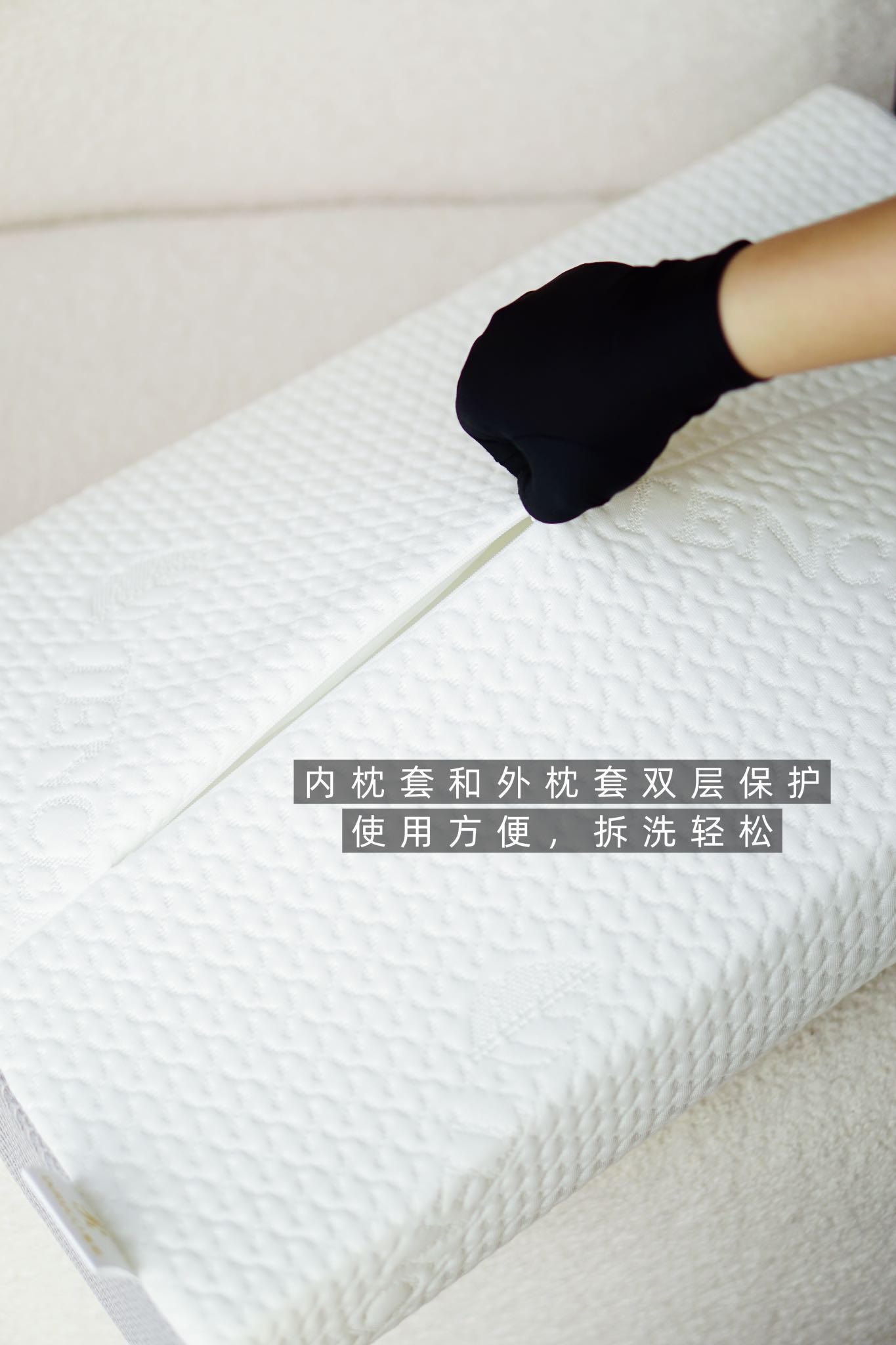 machine-washable pillowcase is finished with a concealed center zipper - Comprehensive 2